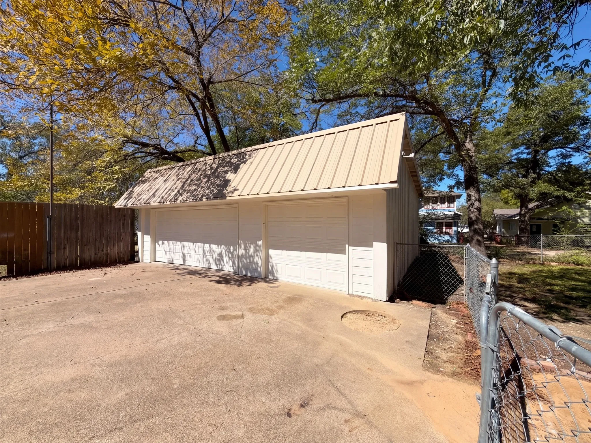 Single Family Residence For Sale in Navarro County , 1012 W 3rd Avenue, Corsicana, Texas 75110, 4 Bedroom, 3 Bathroom, 3 Garage spaces, 3,374 Sqft, built in 1930, mls#21407733, Real Estate Agent in Corsicana, Homes For Sale in Navarro county, Homes For Sale in Corsicana, Realtor in Corsicana Texas, Real Estate Brokerage Independent Realty Texas, Luminita Cordes Realtor