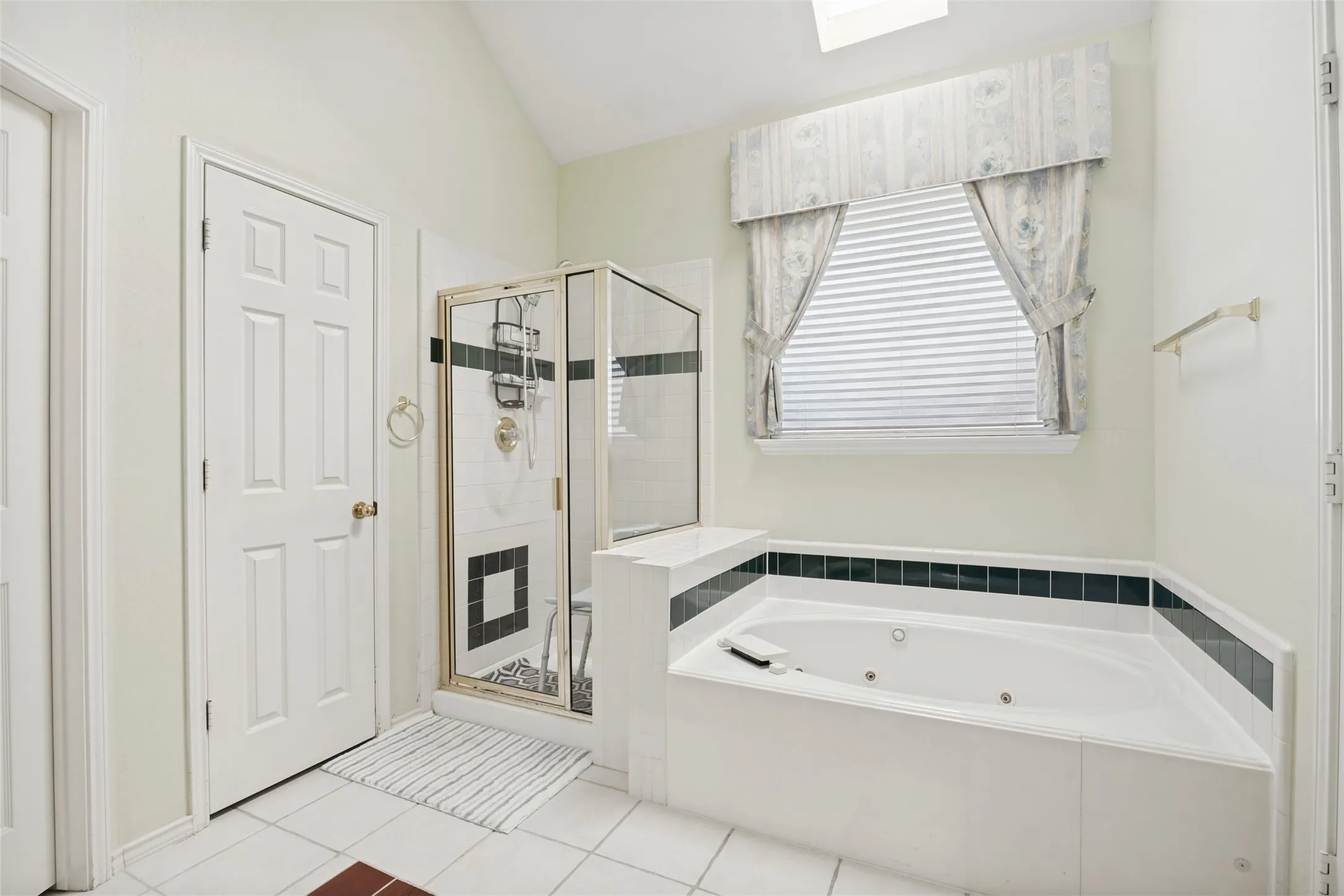Single Family Residence For Sale in Dallas County , 4714 Parkhaven Drive, Garland, Texas 75043, 4 Bedroom, 2 Bathroom, 2 Garage spaces, 2,247 Sqft, built in 1997, mls#21408182, Real Estate Agent in Garland, Homes For Sale in Dallas county, Homes For Sale in Garland, Realtor in Garland Texas, Real Estate Brokerage Independent Realty Texas, Luminita Cordes Realtor