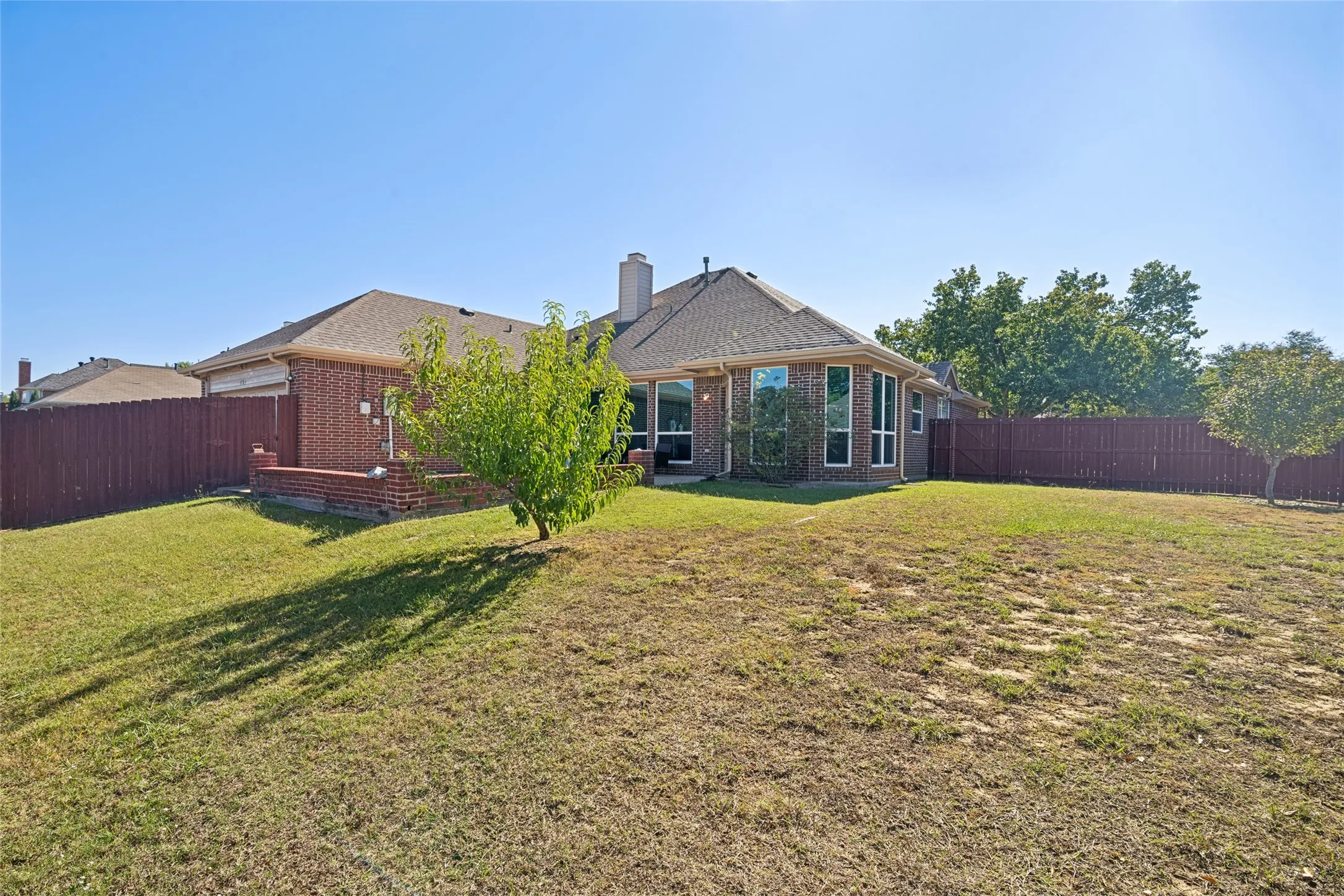 Single Family Residence For Sale in Dallas County , 4714 Parkhaven Drive, Garland, Texas 75043, 4 Bedroom, 2 Bathroom, 2 Garage spaces, 2,247 Sqft, built in 1997, mls#21408182, Real Estate Agent in Garland, Homes For Sale in Dallas county, Homes For Sale in Garland, Realtor in Garland Texas, Real Estate Brokerage Independent Realty Texas, Luminita Cordes Realtor