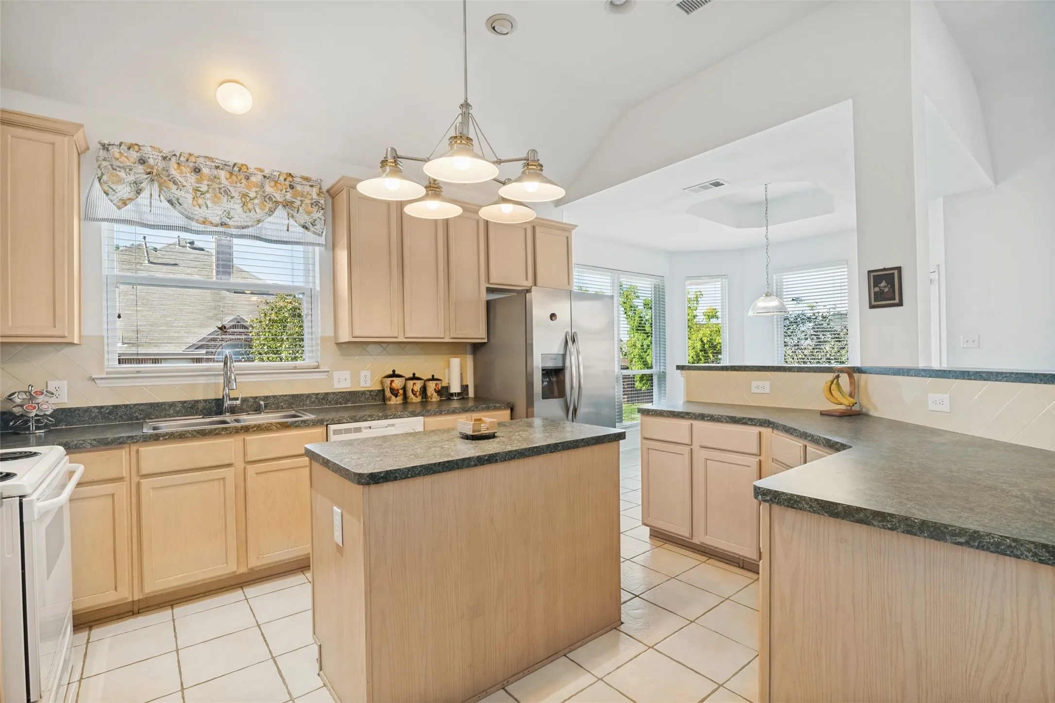 Single Family Residence For Sale in Dallas County , 4714 Parkhaven Drive, Garland, Texas 75043, 4 Bedroom, 2 Bathroom, 2 Garage spaces, 2,247 Sqft, built in 1997, mls#21408182, Real Estate Agent in Garland, Homes For Sale in Dallas county, Homes For Sale in Garland, Realtor in Garland Texas, Real Estate Brokerage Independent Realty Texas, Luminita Cordes Realtor