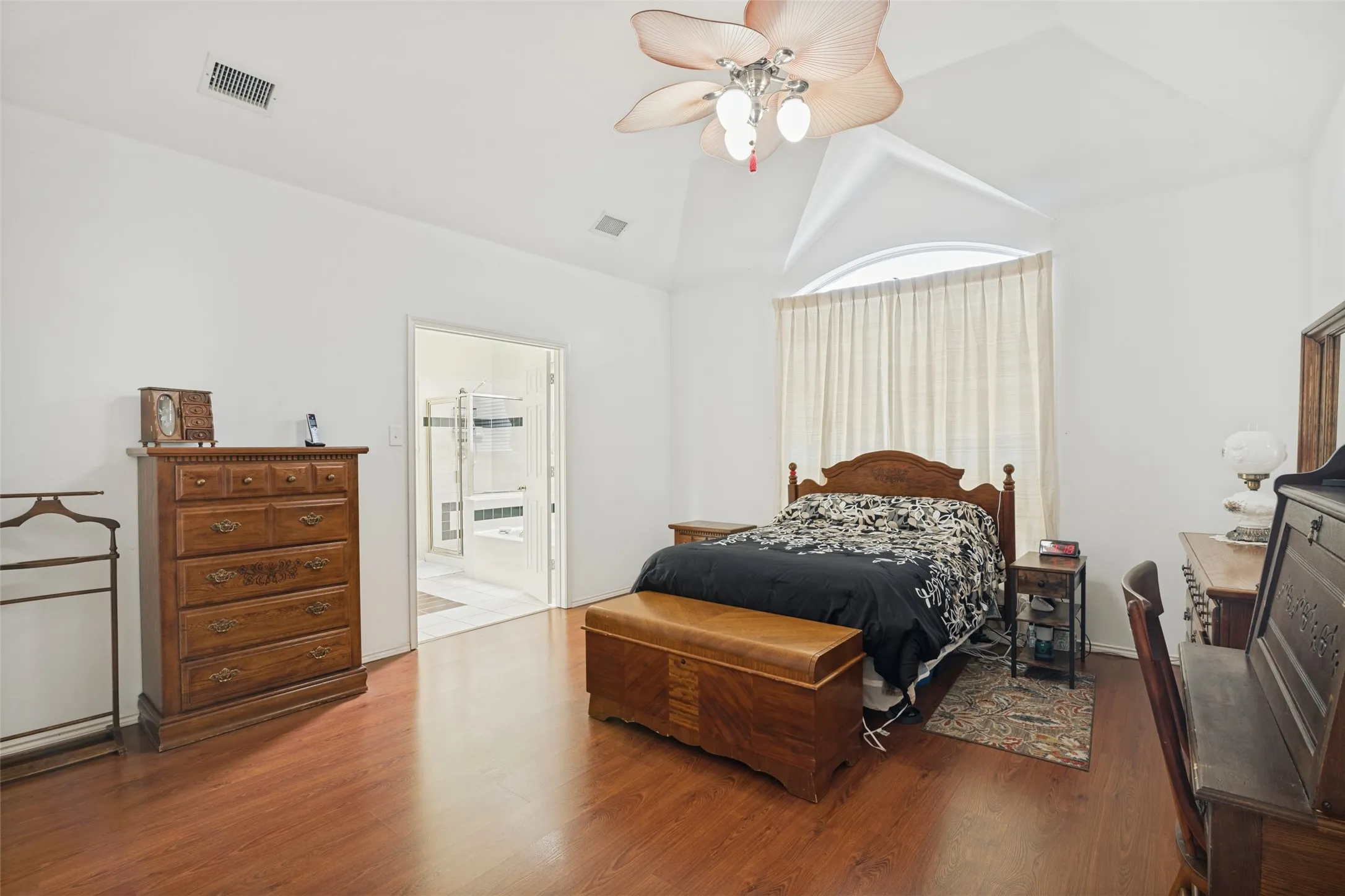 Single Family Residence For Sale in Dallas County , 4714 Parkhaven Drive, Garland, Texas 75043, 4 Bedroom, 2 Bathroom, 2 Garage spaces, 2,247 Sqft, built in 1997, mls#21408182, Real Estate Agent in Garland, Homes For Sale in Dallas county, Homes For Sale in Garland, Realtor in Garland Texas, Real Estate Brokerage Independent Realty Texas, Luminita Cordes Realtor