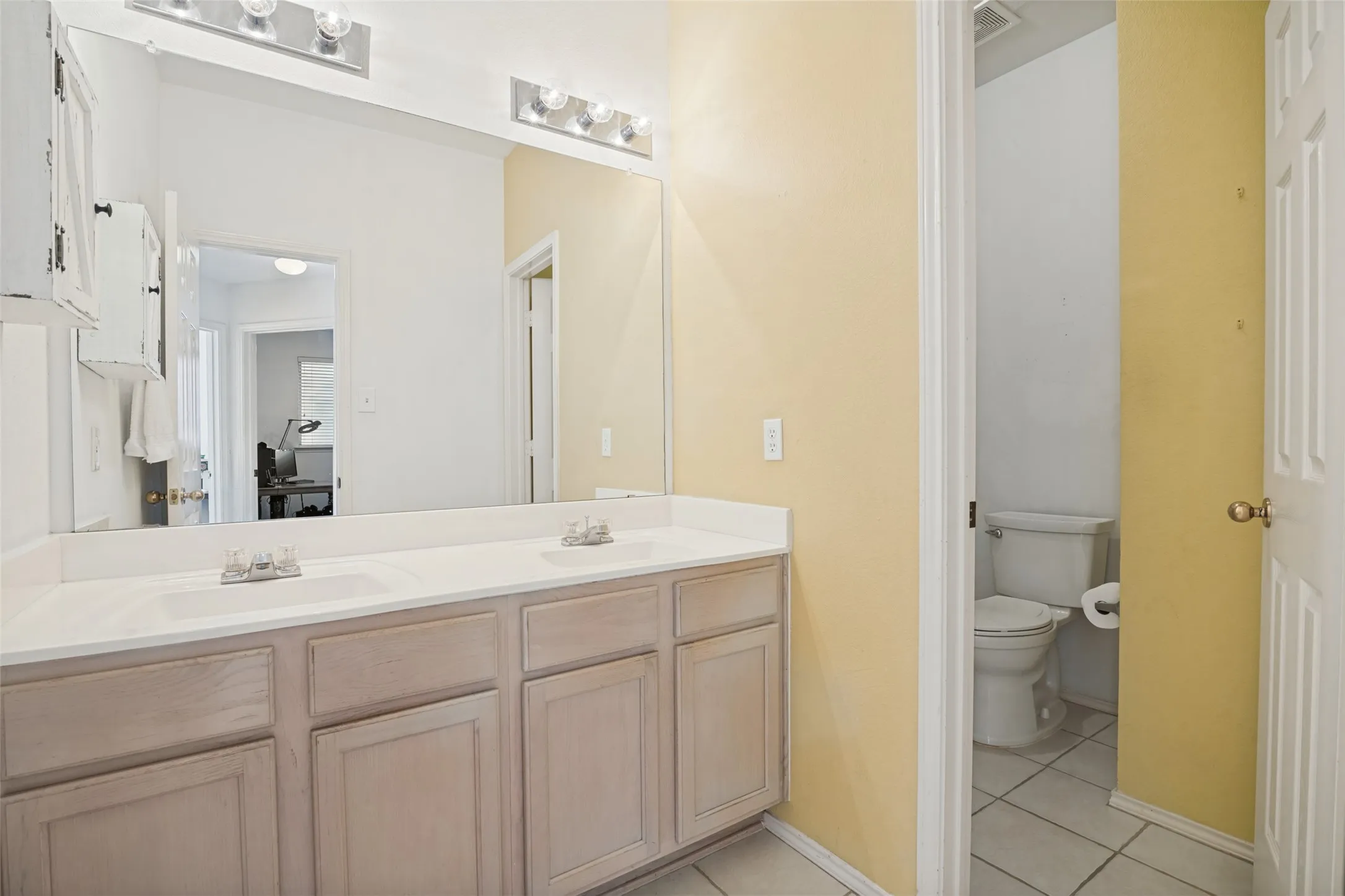 Single Family Residence For Sale in Dallas County , 4714 Parkhaven Drive, Garland, Texas 75043, 4 Bedroom, 2 Bathroom, 2 Garage spaces, 2,247 Sqft, built in 1997, mls#21408182, Real Estate Agent in Garland, Homes For Sale in Dallas county, Homes For Sale in Garland, Realtor in Garland Texas, Real Estate Brokerage Independent Realty Texas, Luminita Cordes Realtor