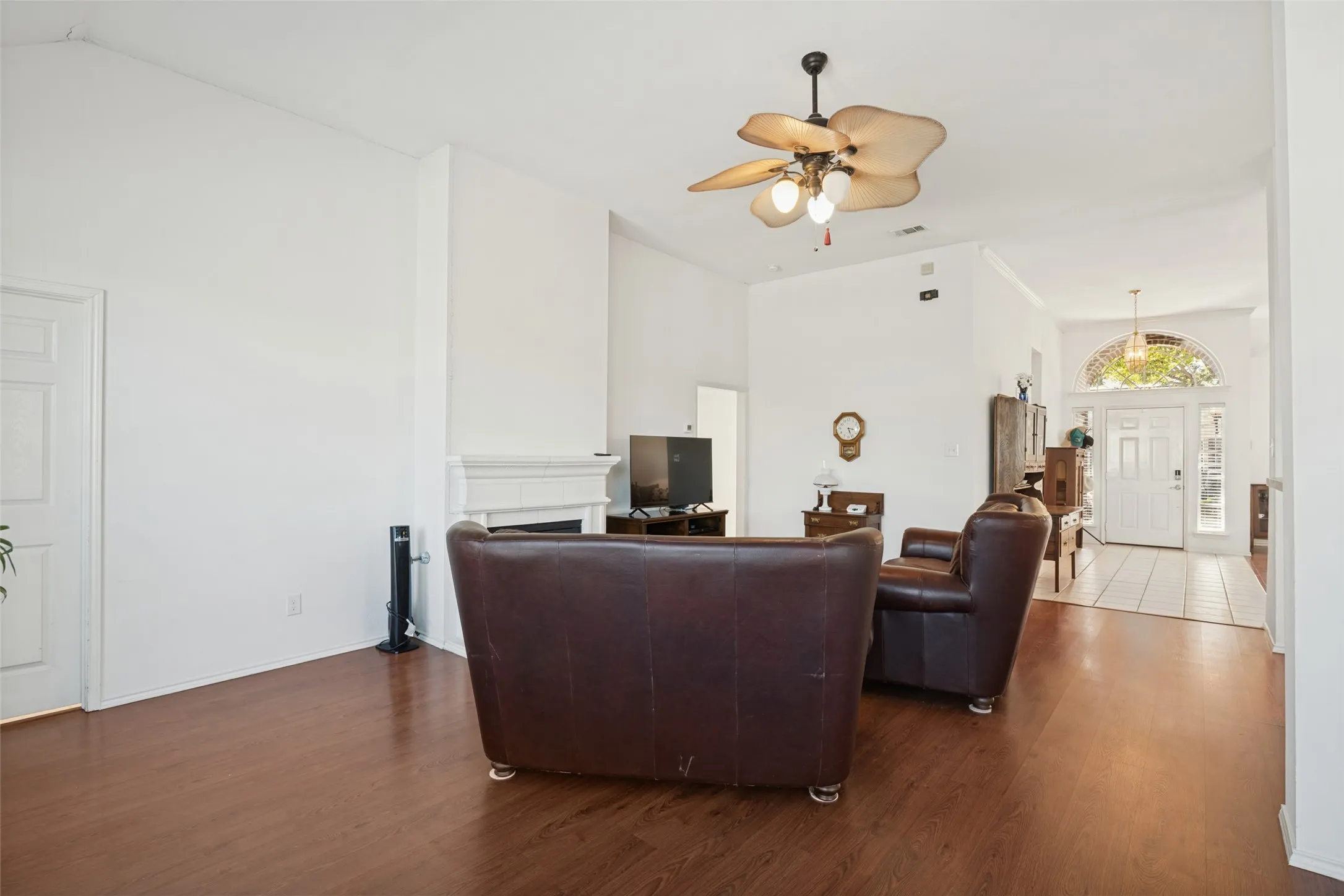 Single Family Residence For Sale in Dallas County , 4714 Parkhaven Drive, Garland, Texas 75043, 4 Bedroom, 2 Bathroom, 2 Garage spaces, 2,247 Sqft, built in 1997, mls#21408182, Real Estate Agent in Garland, Homes For Sale in Dallas county, Homes For Sale in Garland, Realtor in Garland Texas, Real Estate Brokerage Independent Realty Texas, Luminita Cordes Realtor
