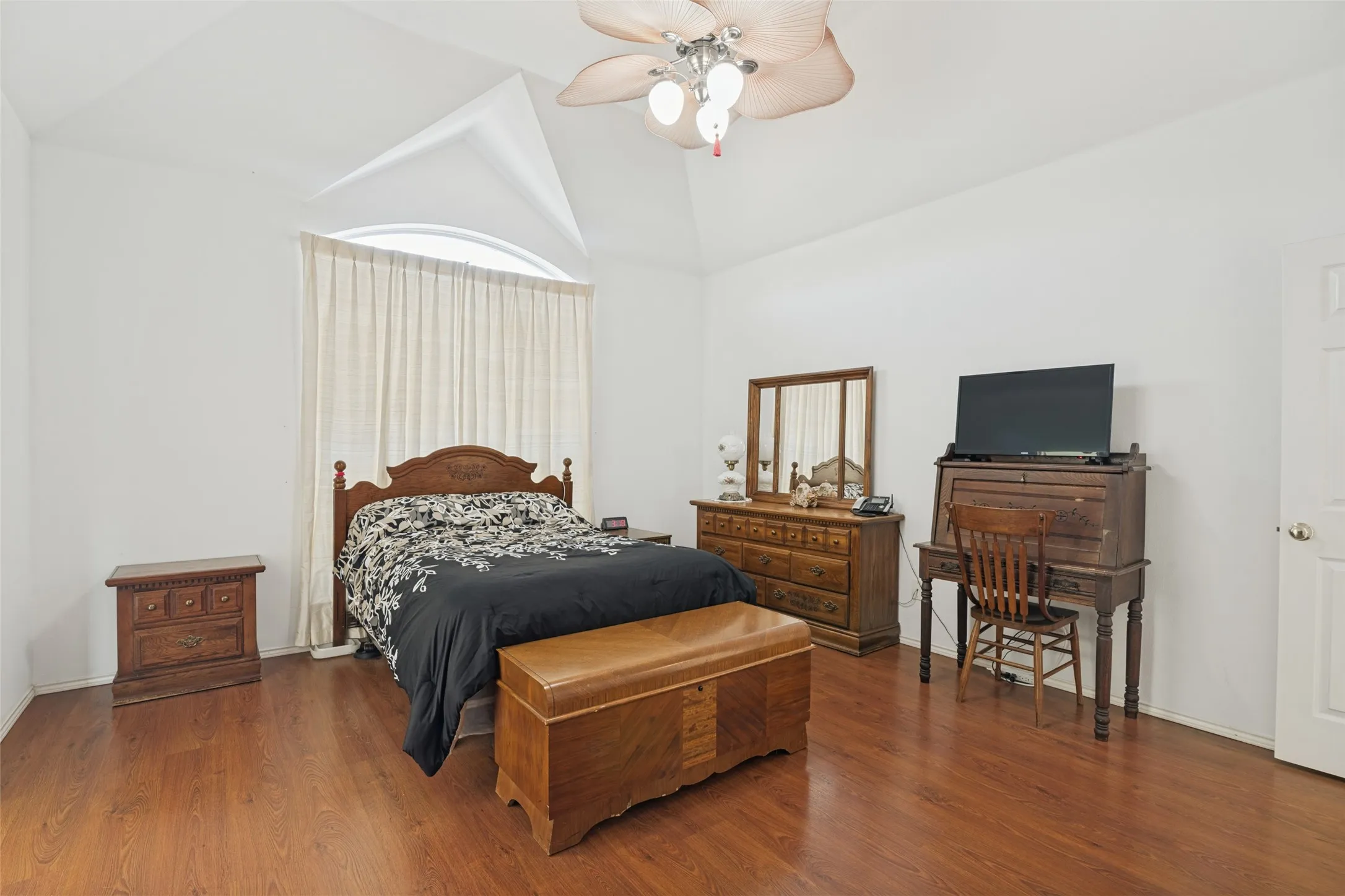 Single Family Residence For Sale in Dallas County , 4714 Parkhaven Drive, Garland, Texas 75043, 4 Bedroom, 2 Bathroom, 2 Garage spaces, 2,247 Sqft, built in 1997, mls#21408182, Real Estate Agent in Garland, Homes For Sale in Dallas county, Homes For Sale in Garland, Realtor in Garland Texas, Real Estate Brokerage Independent Realty Texas, Luminita Cordes Realtor