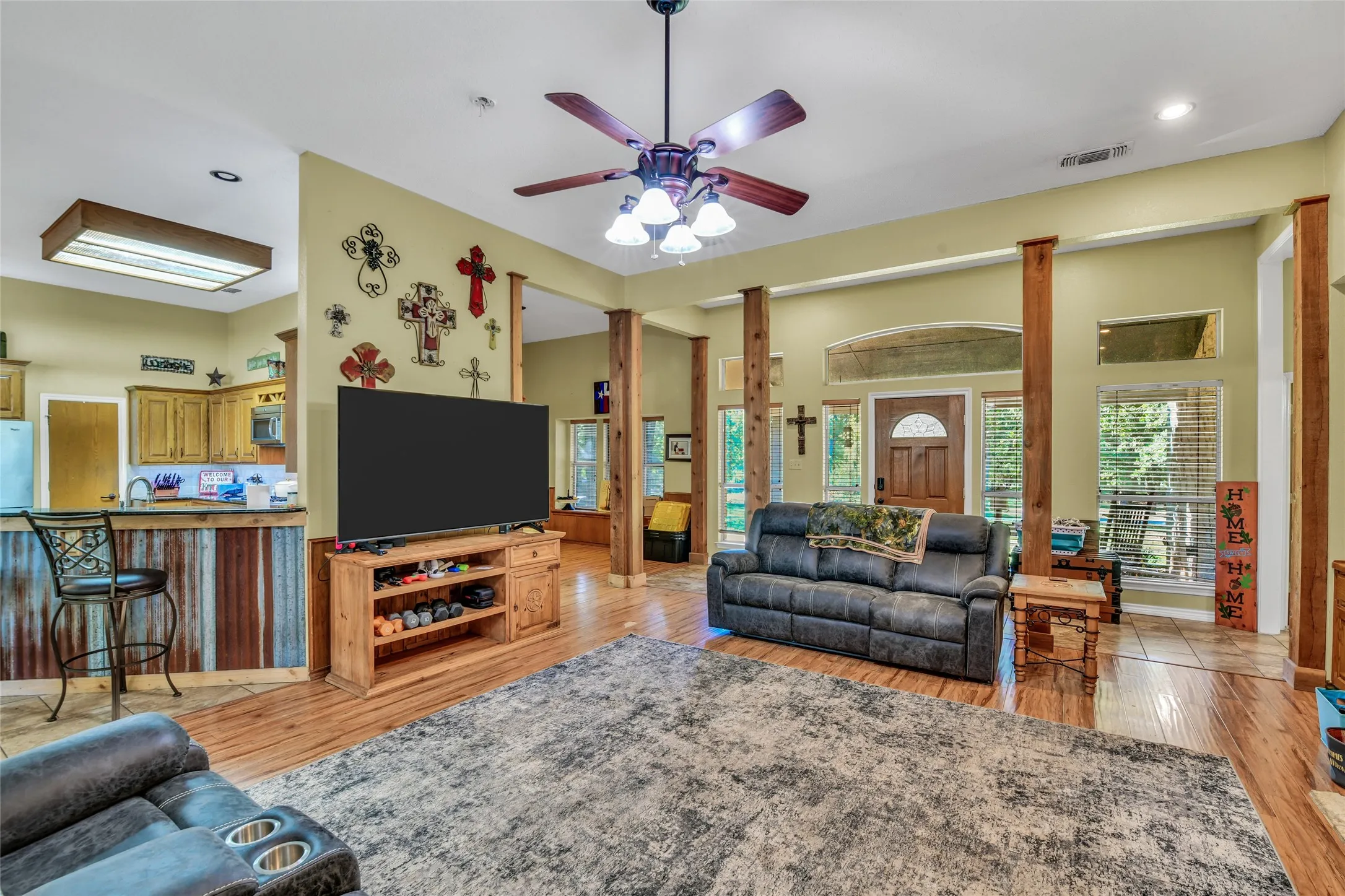 Single Family Residence For Sale in Johnson County , 2020 Houston Road, Burleson, Texas 76028, 3 Bedroom, 3 Bathroom, 2 Garage spaces, 2,457 Sqft, built in 1995, mls#21408055, Real Estate Agent in Burleson, Homes For Sale in Johnson county, Homes For Sale in Burleson, Realtor in Burleson Texas, Real Estate Brokerage Independent Realty Texas, Luminita Cordes Realtor