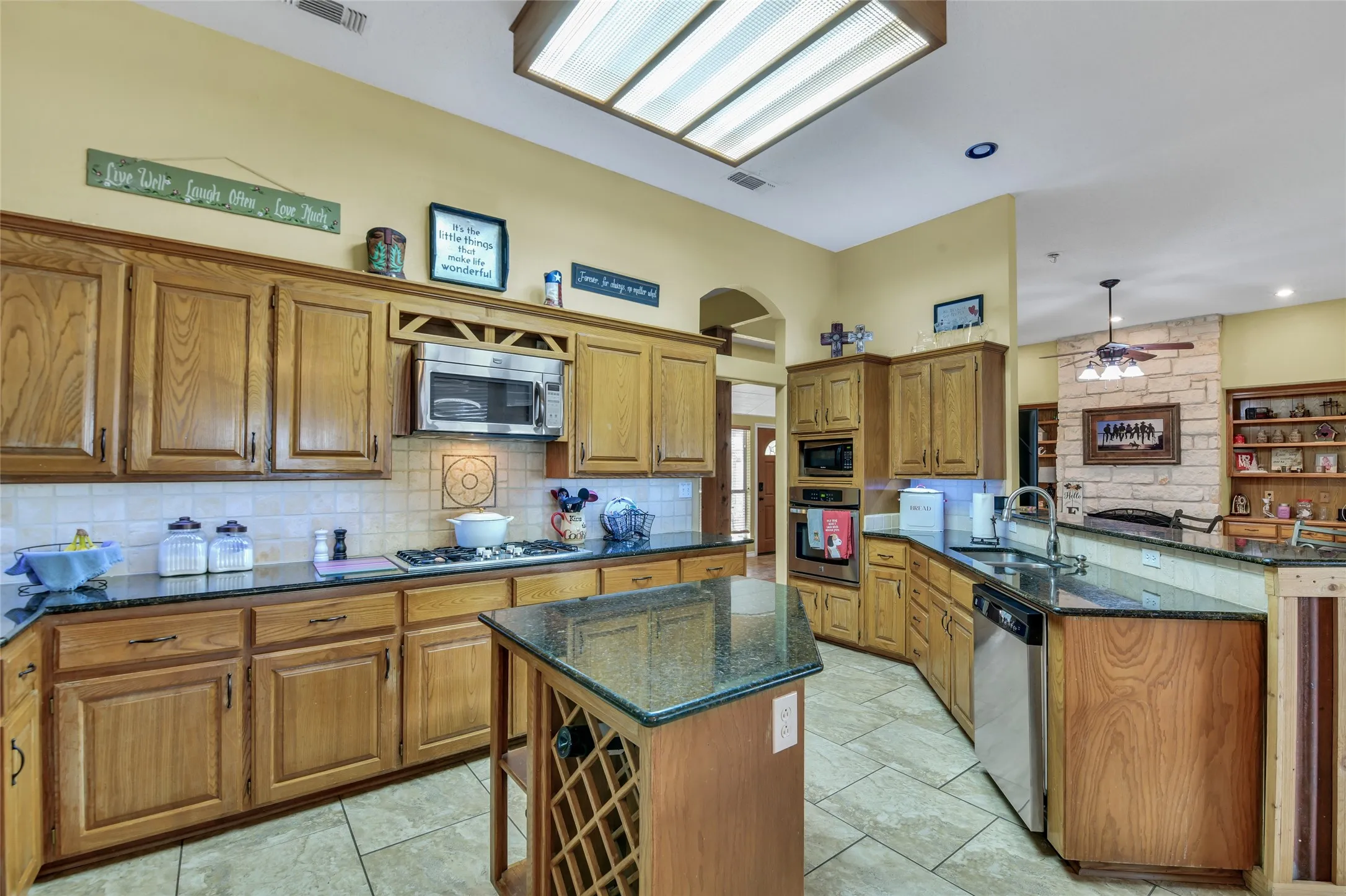 Single Family Residence For Sale in Johnson County , 2020 Houston Road, Burleson, Texas 76028, 3 Bedroom, 3 Bathroom, 2 Garage spaces, 2,457 Sqft, built in 1995, mls#21408055, Real Estate Agent in Burleson, Homes For Sale in Johnson county, Homes For Sale in Burleson, Realtor in Burleson Texas, Real Estate Brokerage Independent Realty Texas, Luminita Cordes Realtor