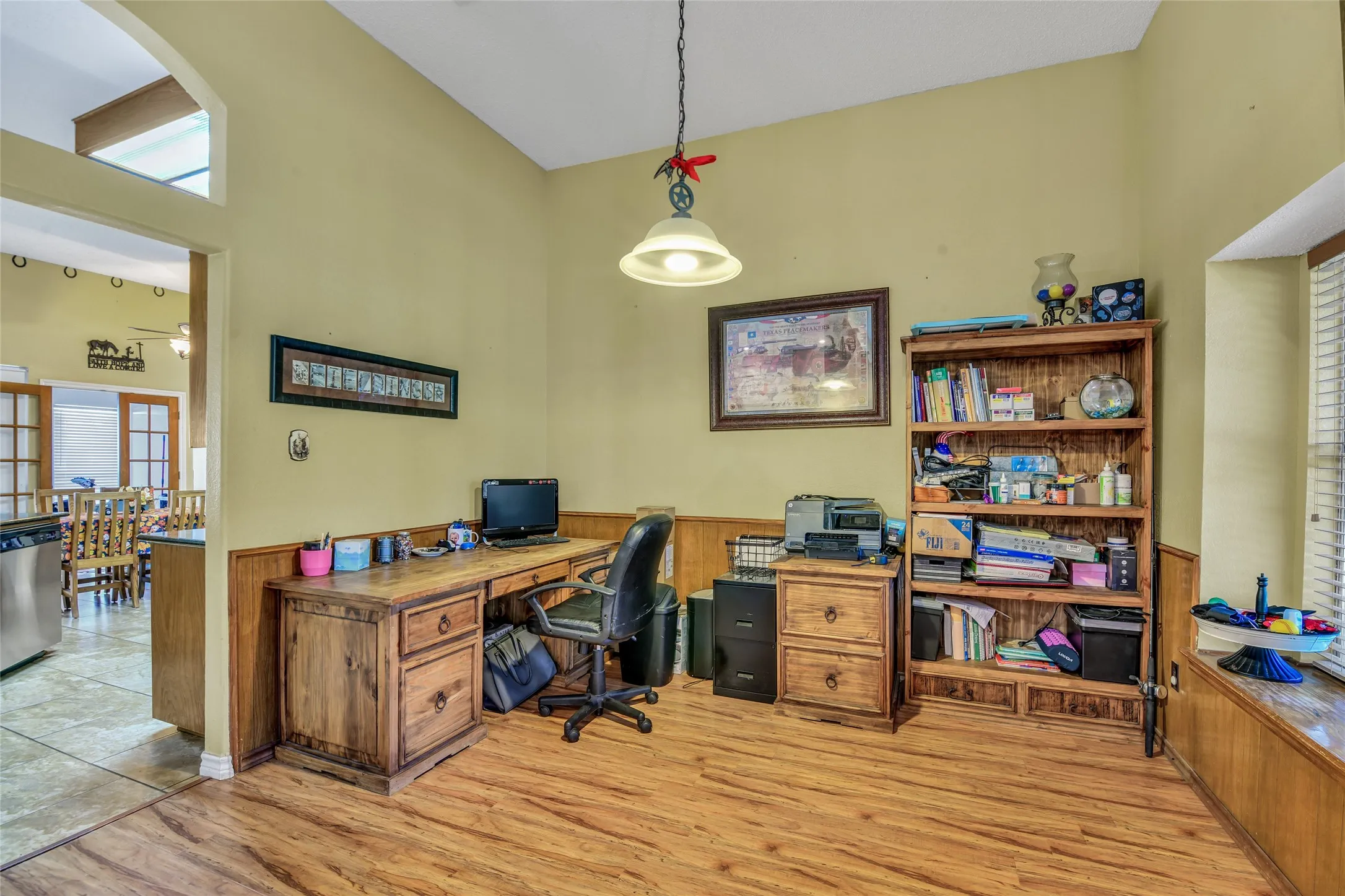 Single Family Residence For Sale in Johnson County , 2020 Houston Road, Burleson, Texas 76028, 3 Bedroom, 3 Bathroom, 2 Garage spaces, 2,457 Sqft, built in 1995, mls#21408055, Real Estate Agent in Burleson, Homes For Sale in Johnson county, Homes For Sale in Burleson, Realtor in Burleson Texas, Real Estate Brokerage Independent Realty Texas, Luminita Cordes Realtor