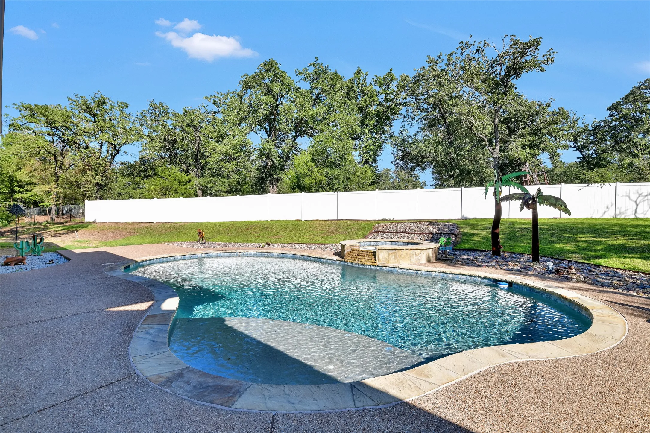 Single Family Residence For Sale in Johnson County , 2020 Houston Road, Burleson, Texas 76028, 3 Bedroom, 3 Bathroom, 2 Garage spaces, 2,457 Sqft, built in 1995, mls#21408055, Real Estate Agent in Burleson, Homes For Sale in Johnson county, Homes For Sale in Burleson, Realtor in Burleson Texas, Real Estate Brokerage Independent Realty Texas, Luminita Cordes Realtor