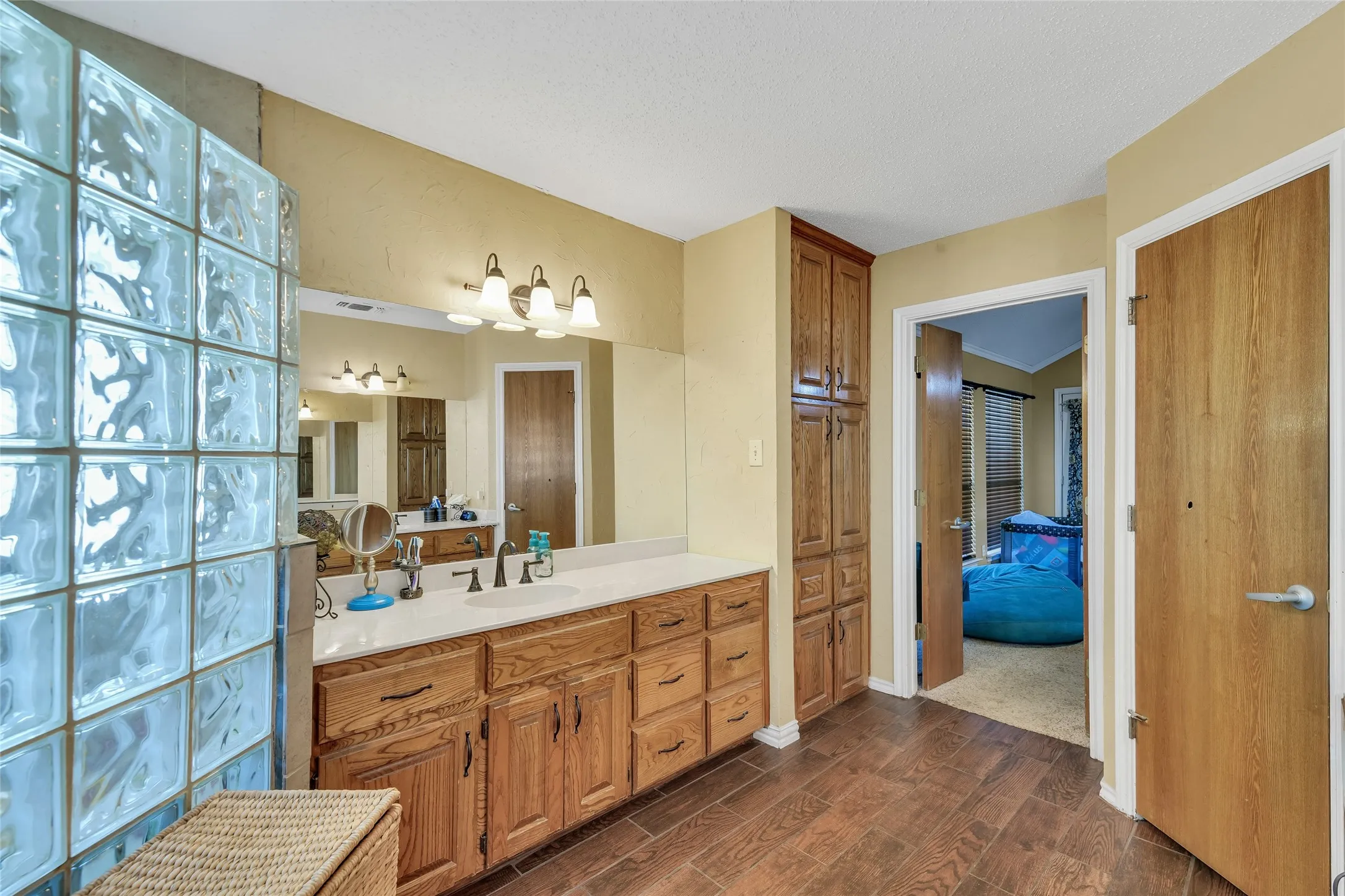 Single Family Residence For Sale in Johnson County , 2020 Houston Road, Burleson, Texas 76028, 3 Bedroom, 3 Bathroom, 2 Garage spaces, 2,457 Sqft, built in 1995, mls#21408055, Real Estate Agent in Burleson, Homes For Sale in Johnson county, Homes For Sale in Burleson, Realtor in Burleson Texas, Real Estate Brokerage Independent Realty Texas, Luminita Cordes Realtor