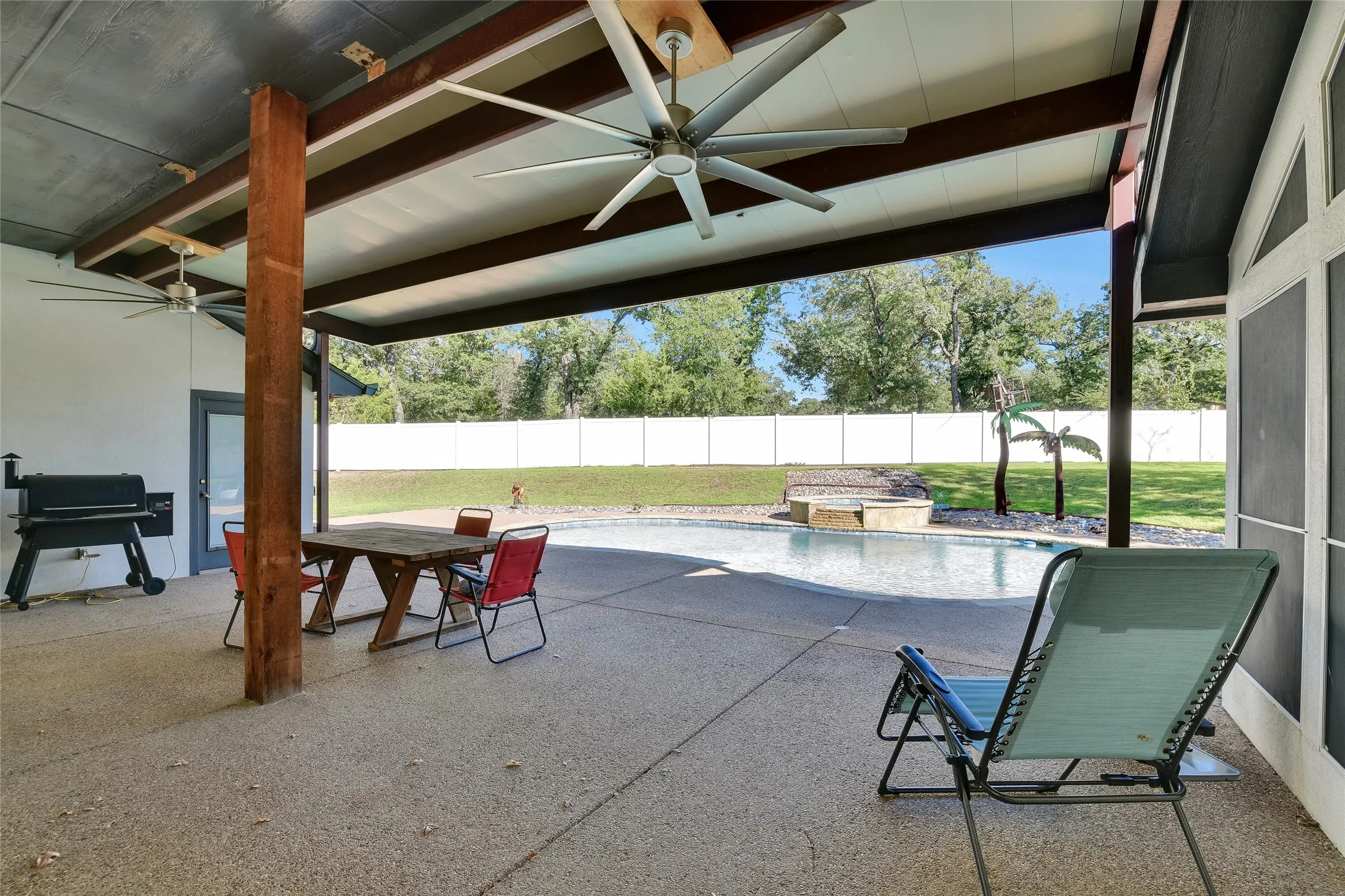 Single Family Residence For Sale in Johnson County , 2020 Houston Road, Burleson, Texas 76028, 3 Bedroom, 3 Bathroom, 2 Garage spaces, 2,457 Sqft, built in 1995, mls#21408055, Real Estate Agent in Burleson, Homes For Sale in Johnson county, Homes For Sale in Burleson, Realtor in Burleson Texas, Real Estate Brokerage Independent Realty Texas, Luminita Cordes Realtor