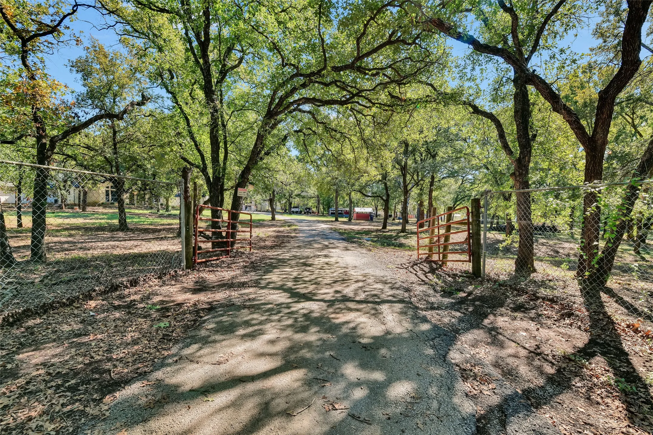 Single Family Residence For Sale in Johnson County , 2020 Houston Road, Burleson, Texas 76028, 3 Bedroom, 3 Bathroom, 2 Garage spaces, 2,457 Sqft, built in 1995, mls#21408055, Real Estate Agent in Burleson, Homes For Sale in Johnson county, Homes For Sale in Burleson, Realtor in Burleson Texas, Real Estate Brokerage Independent Realty Texas, Luminita Cordes Realtor