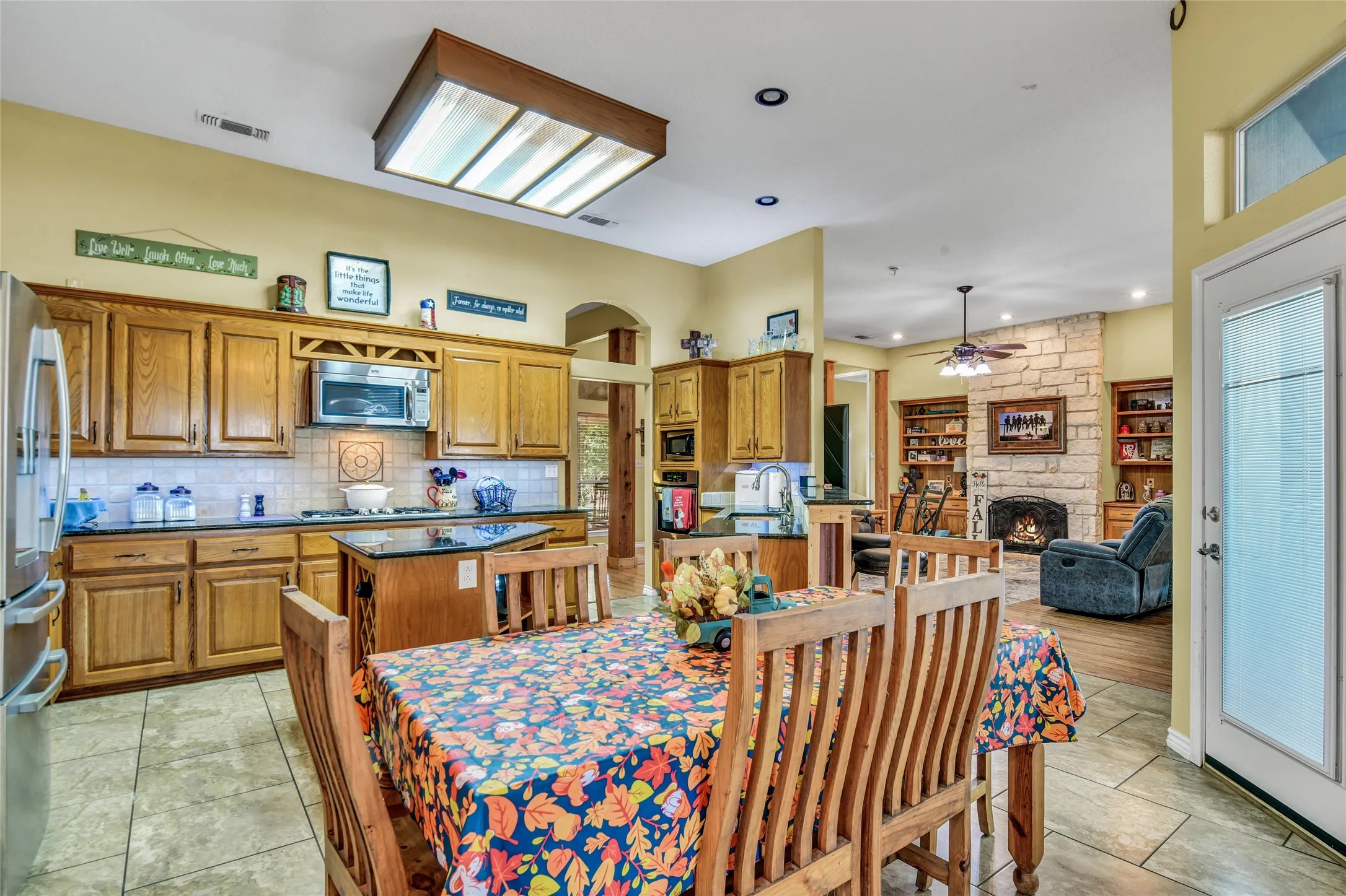 Single Family Residence For Sale in Johnson County , 2020 Houston Road, Burleson, Texas 76028, 3 Bedroom, 3 Bathroom, 2 Garage spaces, 2,457 Sqft, built in 1995, mls#21408055, Real Estate Agent in Burleson, Homes For Sale in Johnson county, Homes For Sale in Burleson, Realtor in Burleson Texas, Real Estate Brokerage Independent Realty Texas, Luminita Cordes Realtor