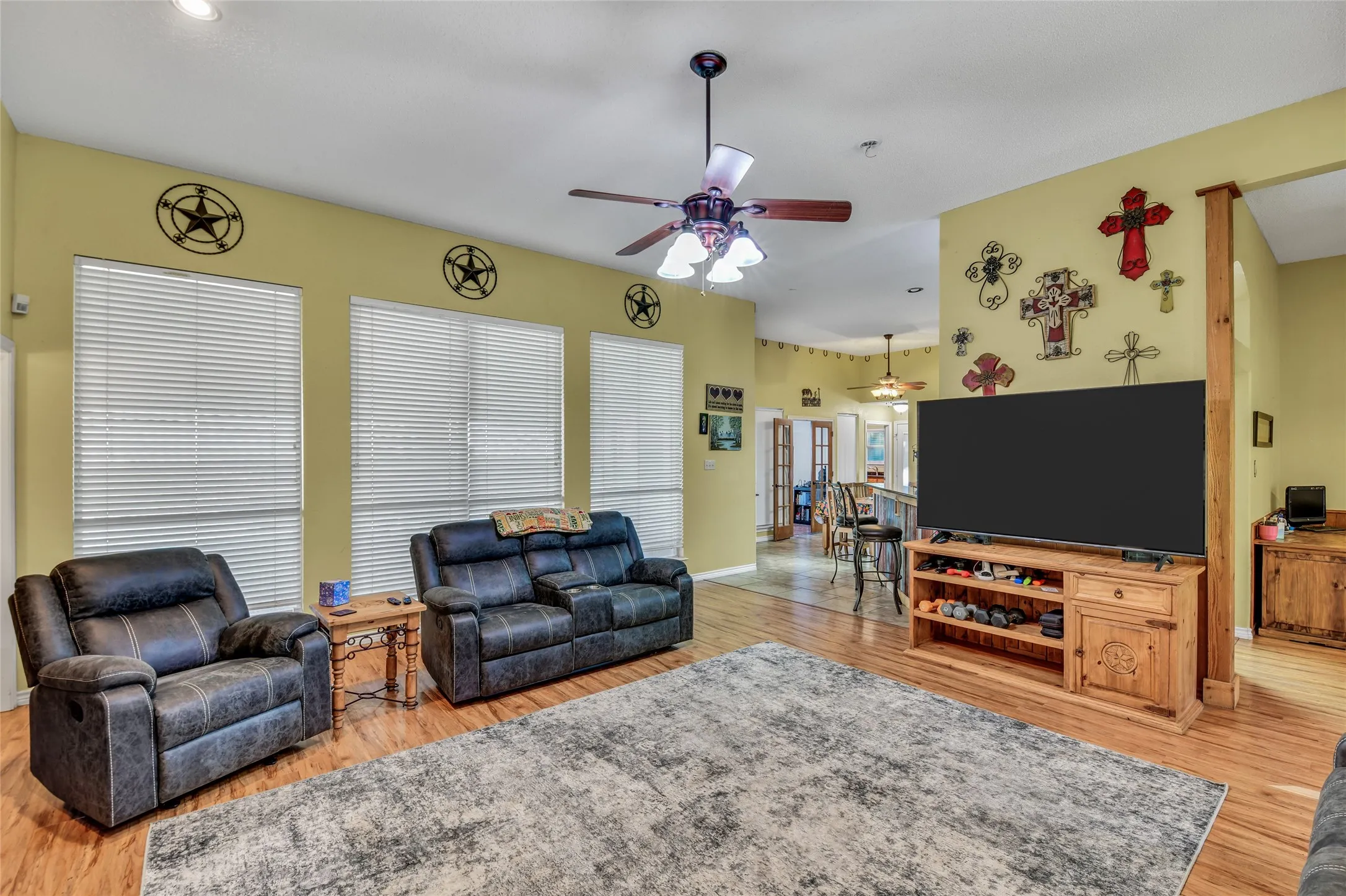 Single Family Residence For Sale in Johnson County , 2020 Houston Road, Burleson, Texas 76028, 3 Bedroom, 3 Bathroom, 2 Garage spaces, 2,457 Sqft, built in 1995, mls#21408055, Real Estate Agent in Burleson, Homes For Sale in Johnson county, Homes For Sale in Burleson, Realtor in Burleson Texas, Real Estate Brokerage Independent Realty Texas, Luminita Cordes Realtor