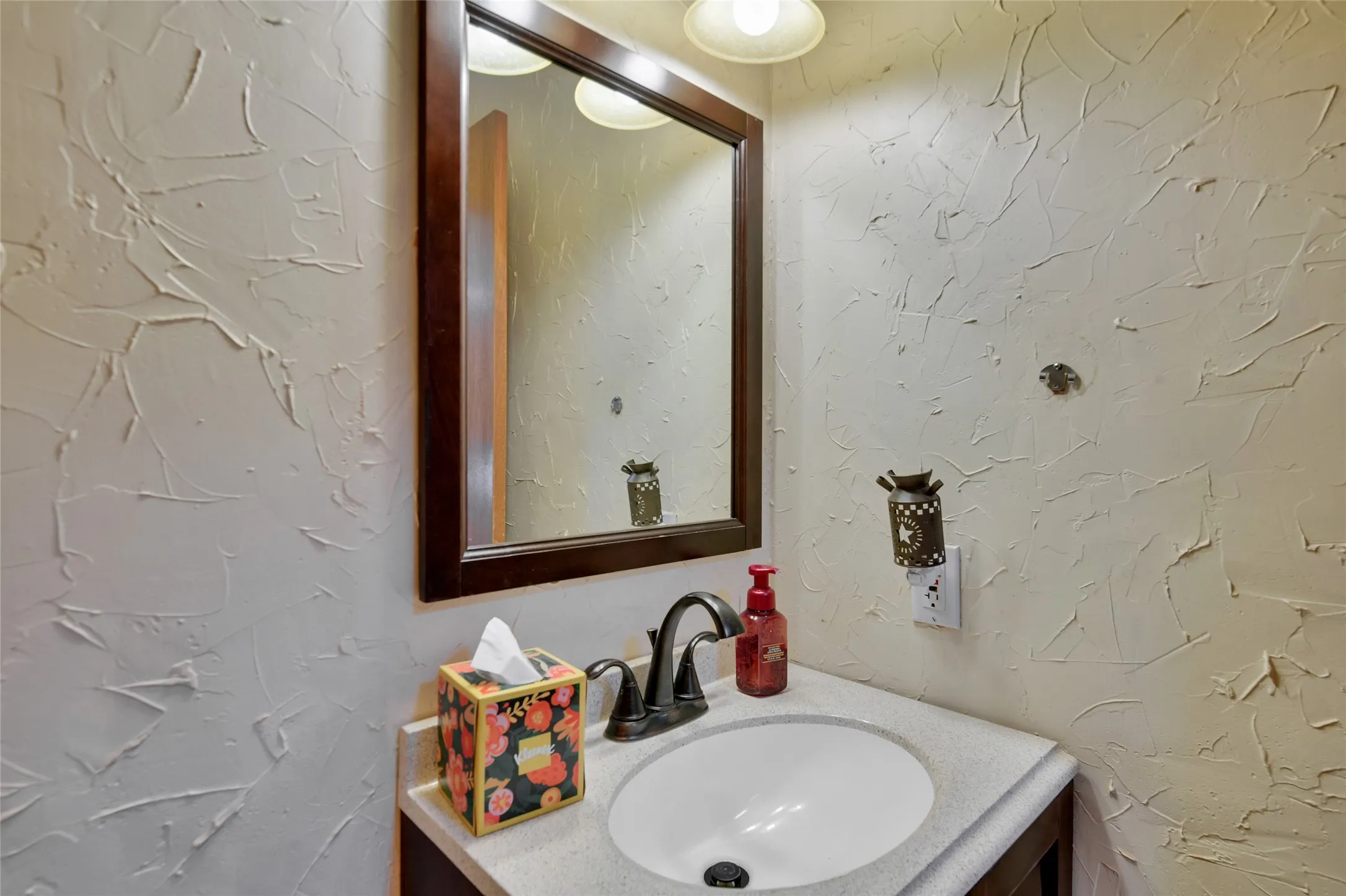 Single Family Residence For Sale in Johnson County , 2020 Houston Road, Burleson, Texas 76028, 3 Bedroom, 3 Bathroom, 2 Garage spaces, 2,457 Sqft, built in 1995, mls#21408055, Real Estate Agent in Burleson, Homes For Sale in Johnson county, Homes For Sale in Burleson, Realtor in Burleson Texas, Real Estate Brokerage Independent Realty Texas, Luminita Cordes Realtor