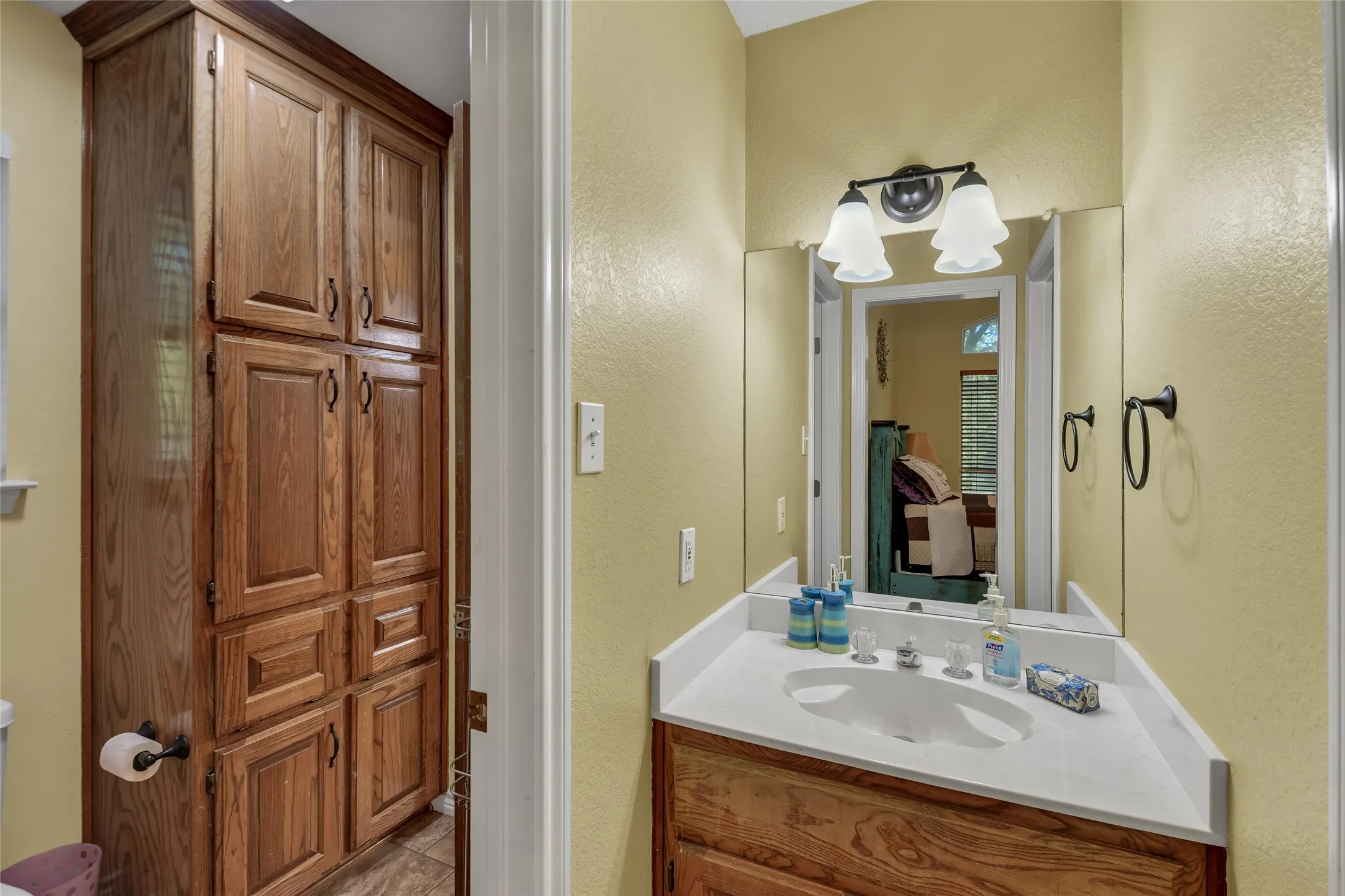 Single Family Residence For Sale in Johnson County , 2020 Houston Road, Burleson, Texas 76028, 3 Bedroom, 3 Bathroom, 2 Garage spaces, 2,457 Sqft, built in 1995, mls#21408055, Real Estate Agent in Burleson, Homes For Sale in Johnson county, Homes For Sale in Burleson, Realtor in Burleson Texas, Real Estate Brokerage Independent Realty Texas, Luminita Cordes Realtor