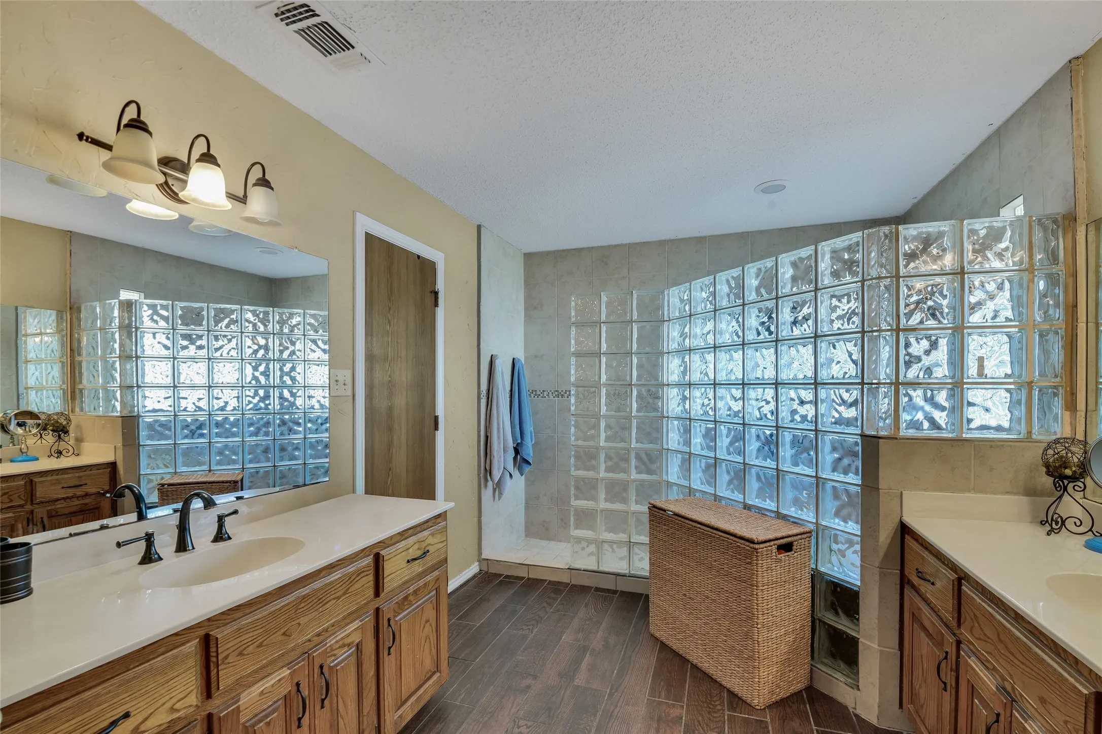 Single Family Residence For Sale in Johnson County , 2020 Houston Road, Burleson, Texas 76028, 3 Bedroom, 3 Bathroom, 2 Garage spaces, 2,457 Sqft, built in 1995, mls#21408055, Real Estate Agent in Burleson, Homes For Sale in Johnson county, Homes For Sale in Burleson, Realtor in Burleson Texas, Real Estate Brokerage Independent Realty Texas, Luminita Cordes Realtor