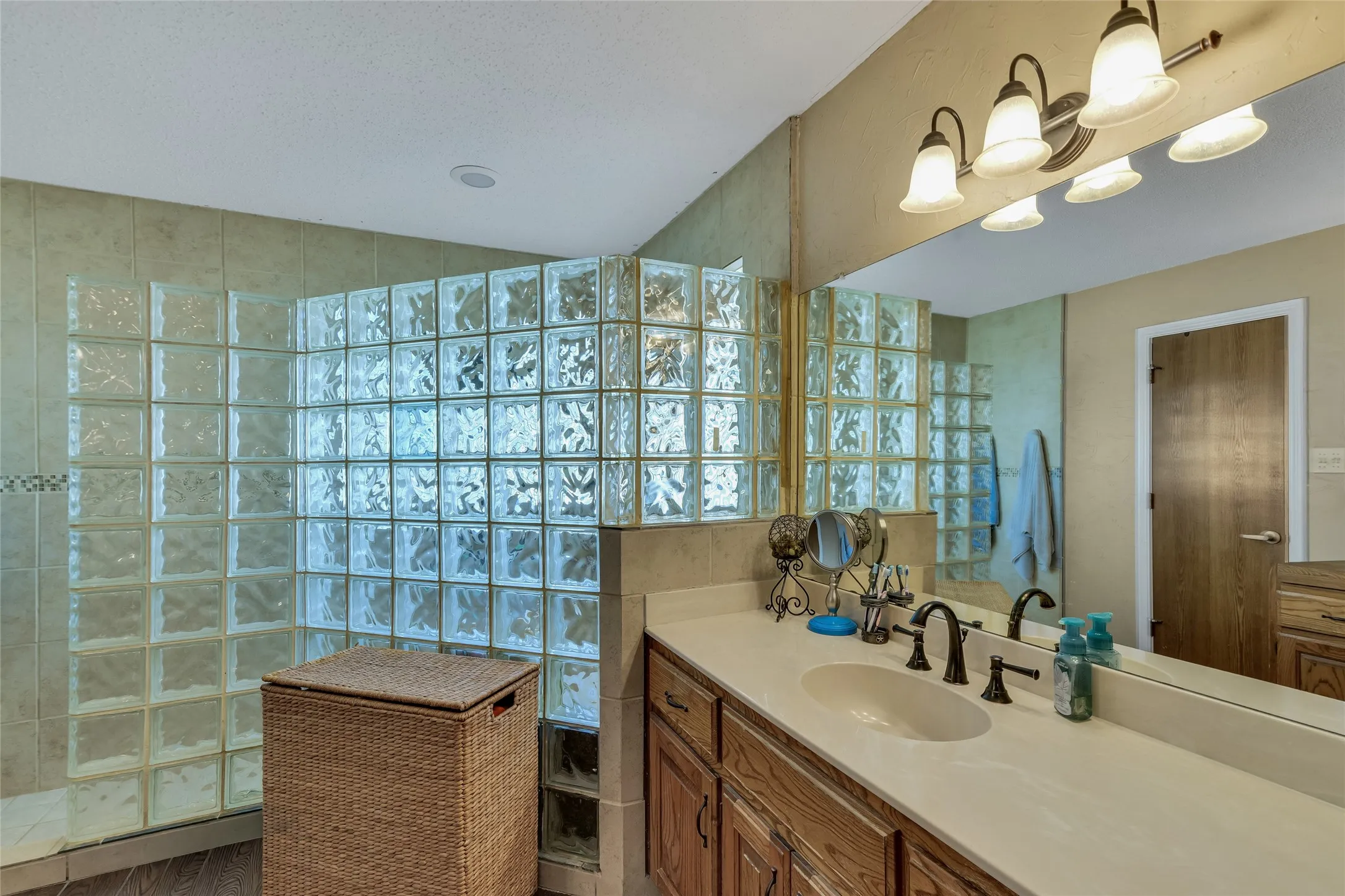 Single Family Residence For Sale in Johnson County , 2020 Houston Road, Burleson, Texas 76028, 3 Bedroom, 3 Bathroom, 2 Garage spaces, 2,457 Sqft, built in 1995, mls#21408055, Real Estate Agent in Burleson, Homes For Sale in Johnson county, Homes For Sale in Burleson, Realtor in Burleson Texas, Real Estate Brokerage Independent Realty Texas, Luminita Cordes Realtor