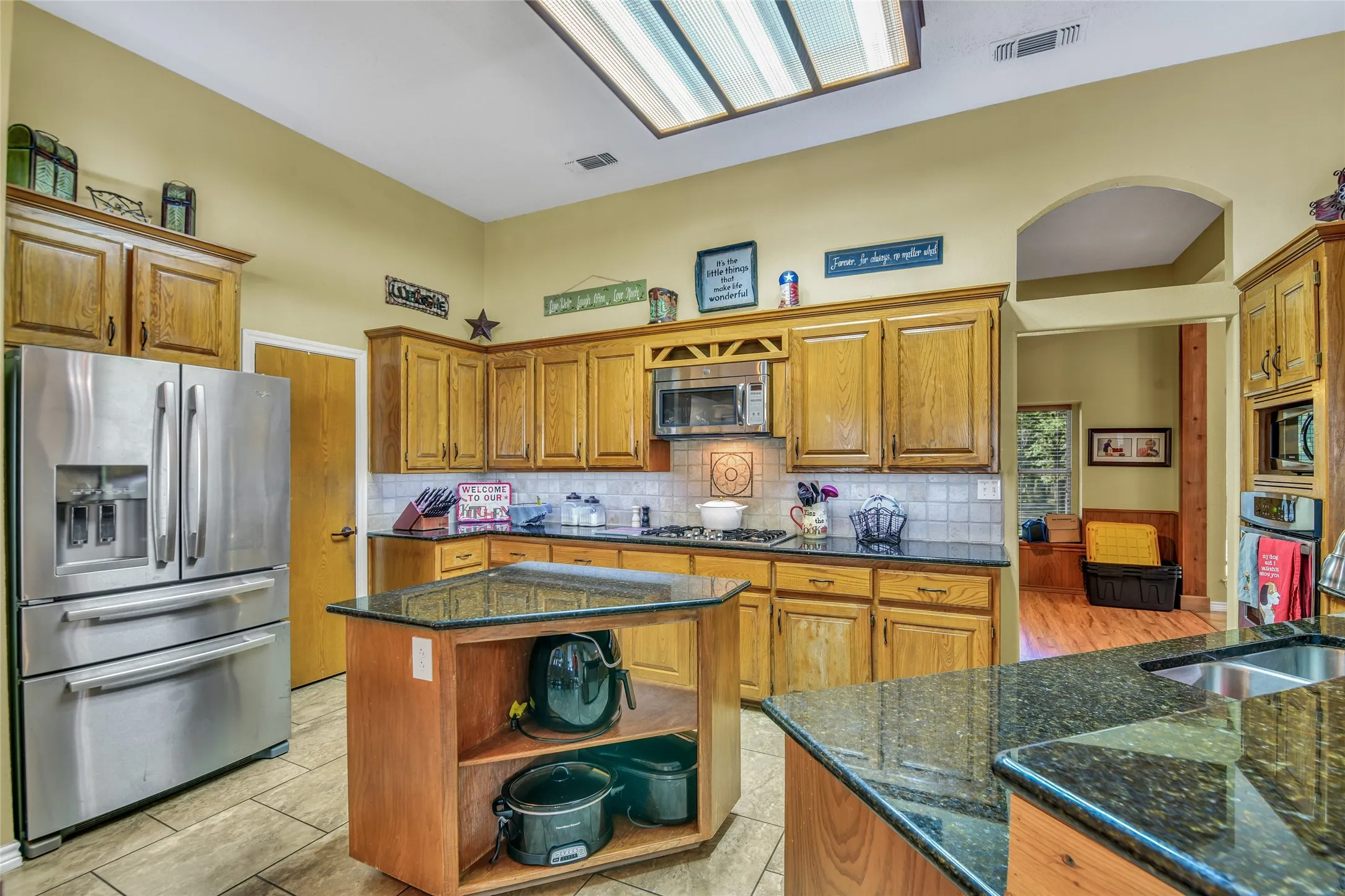 Single Family Residence For Sale in Johnson County , 2020 Houston Road, Burleson, Texas 76028, 3 Bedroom, 3 Bathroom, 2 Garage spaces, 2,457 Sqft, built in 1995, mls#21408055, Real Estate Agent in Burleson, Homes For Sale in Johnson county, Homes For Sale in Burleson, Realtor in Burleson Texas, Real Estate Brokerage Independent Realty Texas, Luminita Cordes Realtor