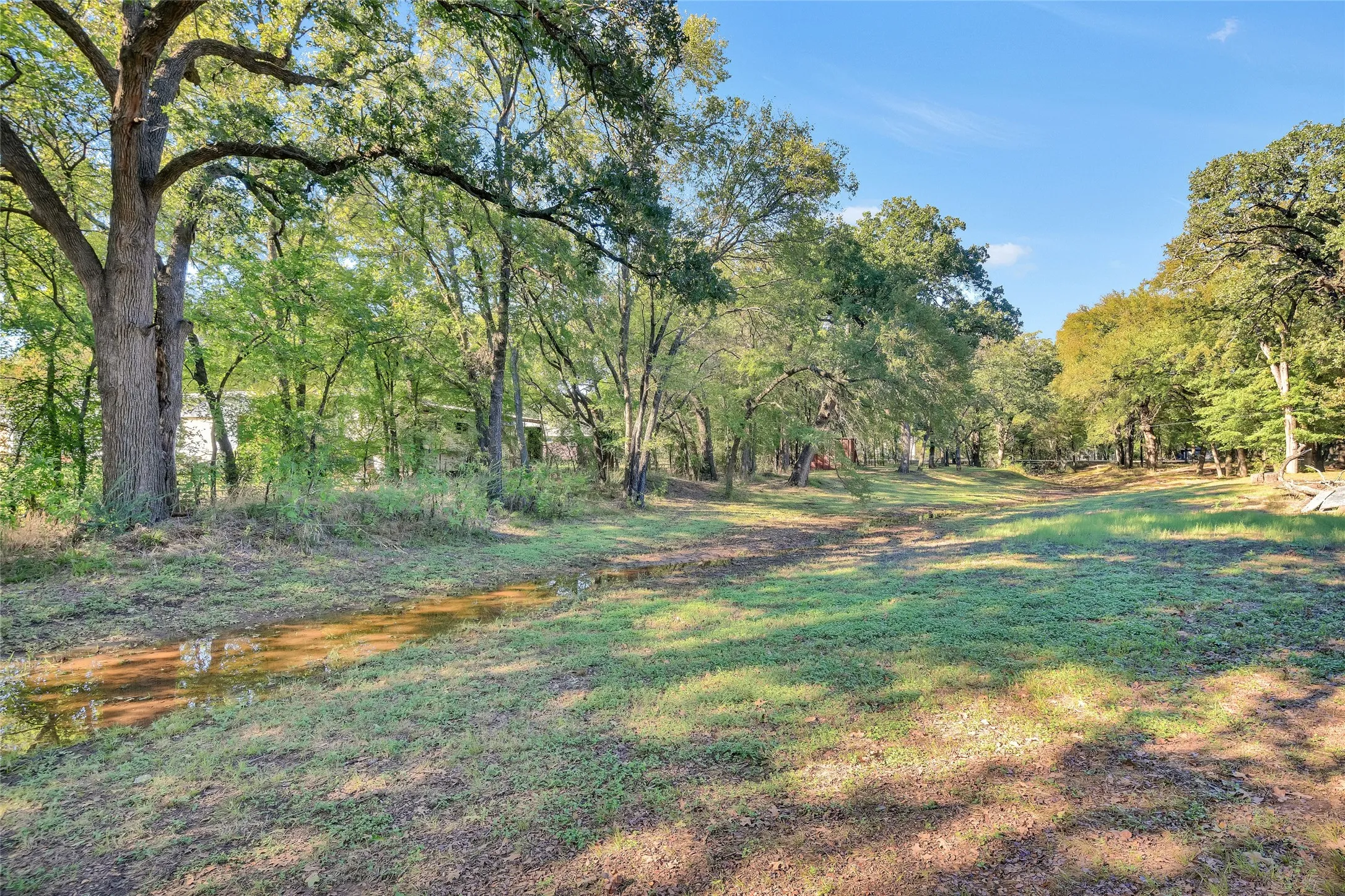 Single Family Residence For Sale in Johnson County , 2020 Houston Road, Burleson, Texas 76028, 3 Bedroom, 3 Bathroom, 2 Garage spaces, 2,457 Sqft, built in 1995, mls#21408055, Real Estate Agent in Burleson, Homes For Sale in Johnson county, Homes For Sale in Burleson, Realtor in Burleson Texas, Real Estate Brokerage Independent Realty Texas, Luminita Cordes Realtor