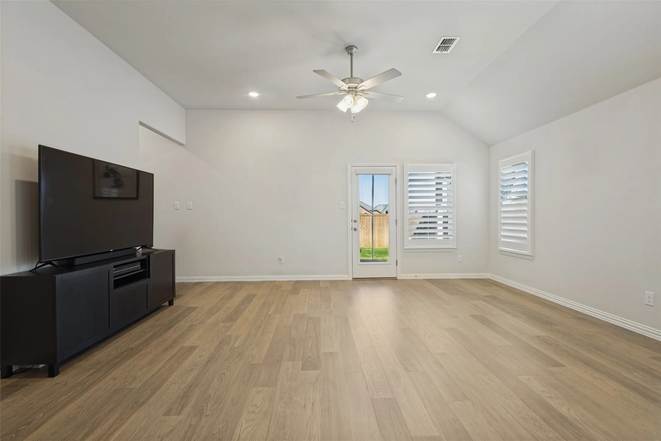 Single Family Residence For Sale in Collin County , 1329 Huntington Drive, Anna, Texas 75409, 4 Bedroom, 3 Bathroom, 2 Garage spaces, 2,261 Sqft, built in 2025, mls#21406154, Real Estate Agent in Anna, Homes For Sale in Collin county, Homes For Sale in Anna, Realtor in Anna Texas, Real Estate Brokerage Independent Realty Texas, Luminita Cordes Realtor