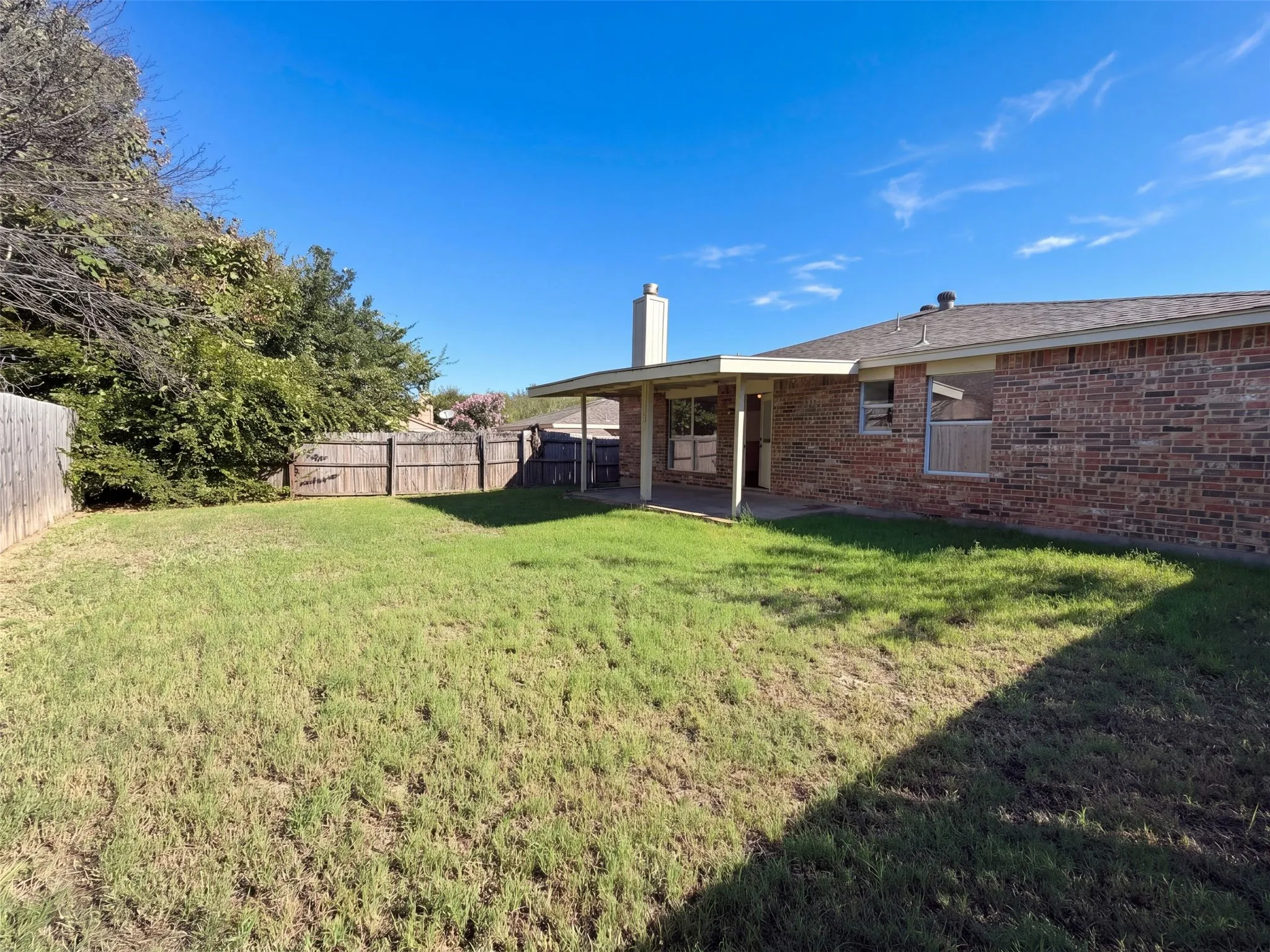 Single Family Residence For Sale in Tarrant County , 6704 Pony Express Trail, Arlington, Texas 76002, 3 Bedroom, 2 Bathroom, 2 Garage spaces, 1,382 Sqft, built in 2000, mls#21407673, Real Estate Agent in Arlington, Homes For Sale in Tarrant county, Homes For Sale in Arlington, Realtor in Arlington Texas, Real Estate Brokerage Independent Realty Texas, Luminita Cordes Realtor