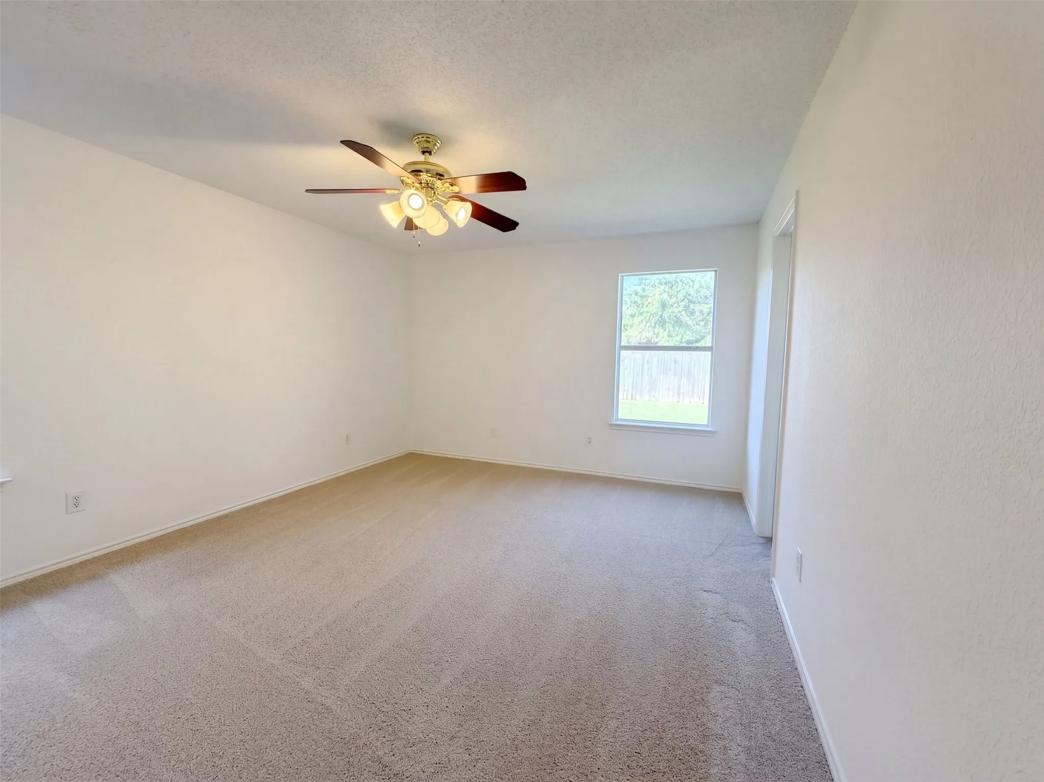 Single Family Residence For Sale in Tarrant County , 6704 Pony Express Trail, Arlington, Texas 76002, 3 Bedroom, 2 Bathroom, 2 Garage spaces, 1,382 Sqft, built in 2000, mls#21407673, Real Estate Agent in Arlington, Homes For Sale in Tarrant county, Homes For Sale in Arlington, Realtor in Arlington Texas, Real Estate Brokerage Independent Realty Texas, Luminita Cordes Realtor