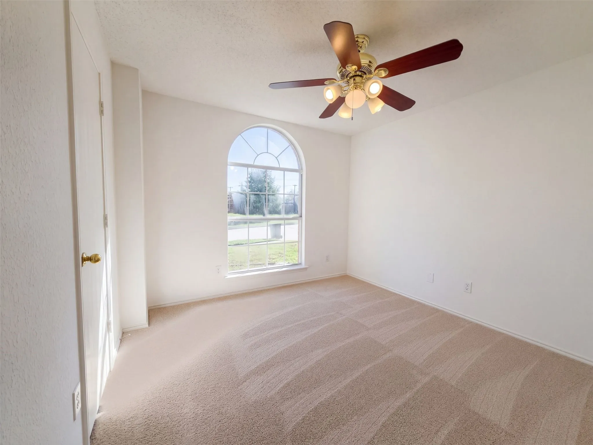 Single Family Residence For Sale in Tarrant County , 6704 Pony Express Trail, Arlington, Texas 76002, 3 Bedroom, 2 Bathroom, 2 Garage spaces, 1,382 Sqft, built in 2000, mls#21407673, Real Estate Agent in Arlington, Homes For Sale in Tarrant county, Homes For Sale in Arlington, Realtor in Arlington Texas, Real Estate Brokerage Independent Realty Texas, Luminita Cordes Realtor