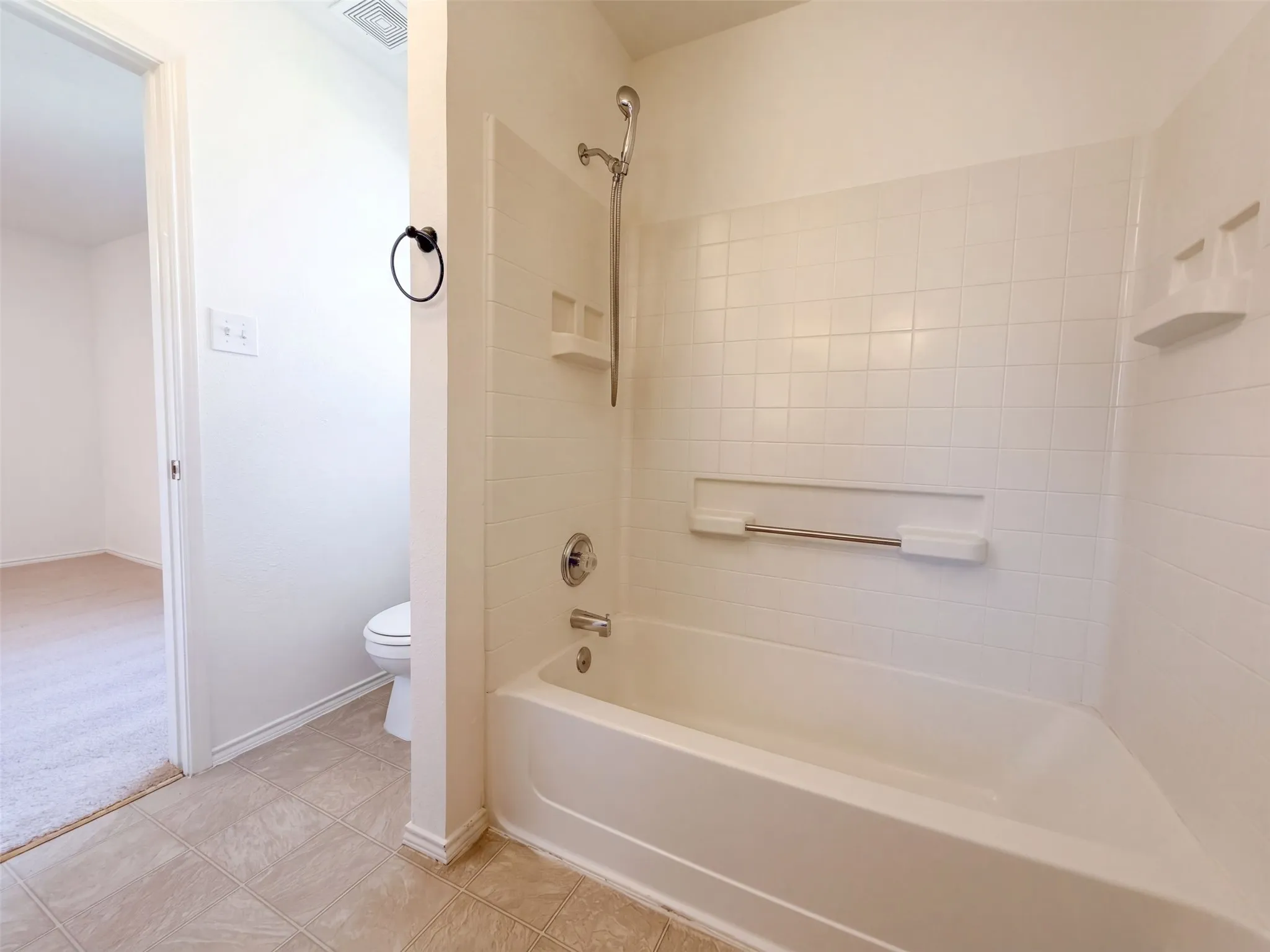 Single Family Residence For Sale in Tarrant County , 6704 Pony Express Trail, Arlington, Texas 76002, 3 Bedroom, 2 Bathroom, 2 Garage spaces, 1,382 Sqft, built in 2000, mls#21407673, Real Estate Agent in Arlington, Homes For Sale in Tarrant county, Homes For Sale in Arlington, Realtor in Arlington Texas, Real Estate Brokerage Independent Realty Texas, Luminita Cordes Realtor