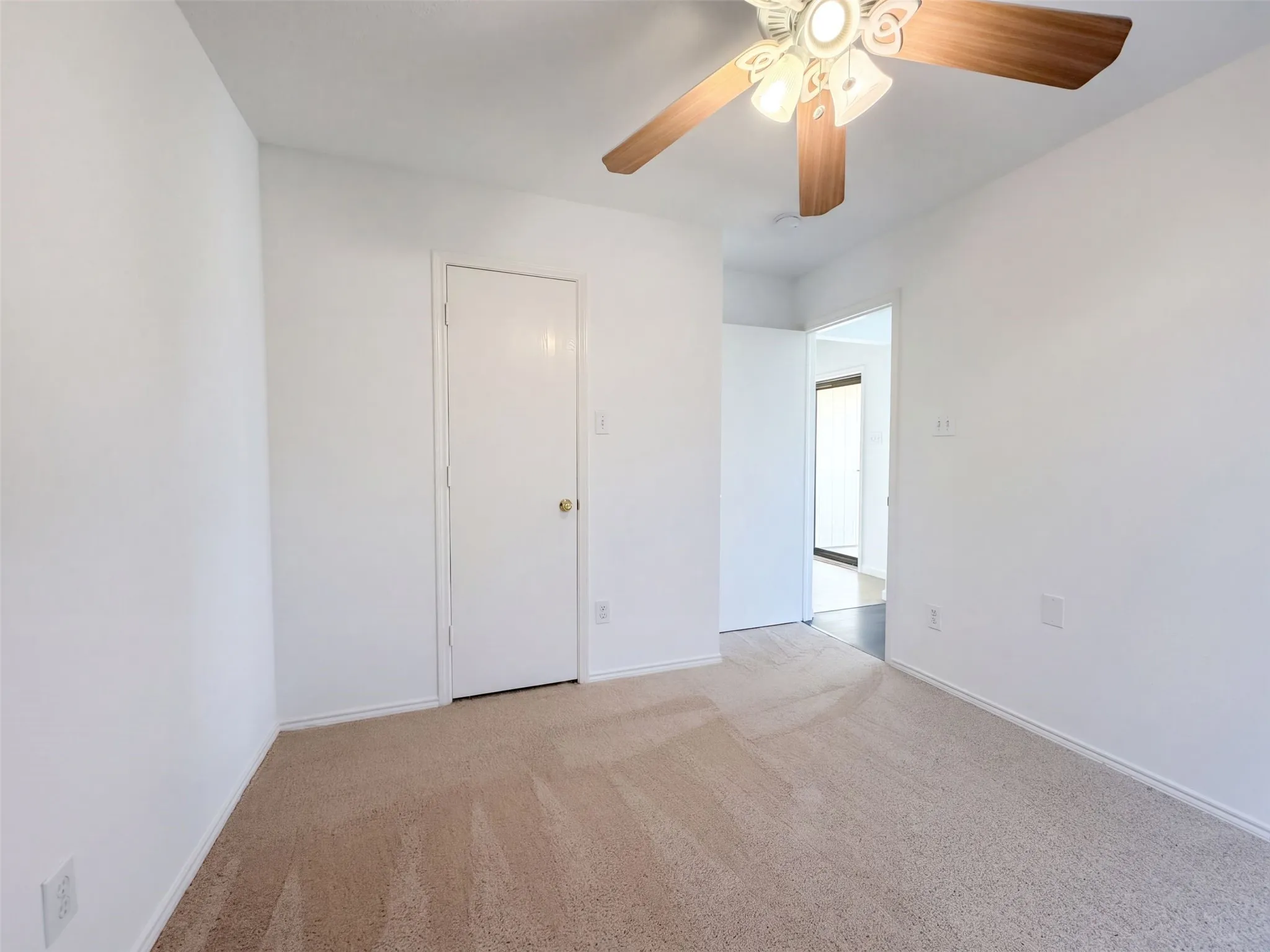 Single Family Residence For Sale in Tarrant County , 6704 Pony Express Trail, Arlington, Texas 76002, 3 Bedroom, 2 Bathroom, 2 Garage spaces, 1,382 Sqft, built in 2000, mls#21407673, Real Estate Agent in Arlington, Homes For Sale in Tarrant county, Homes For Sale in Arlington, Realtor in Arlington Texas, Real Estate Brokerage Independent Realty Texas, Luminita Cordes Realtor