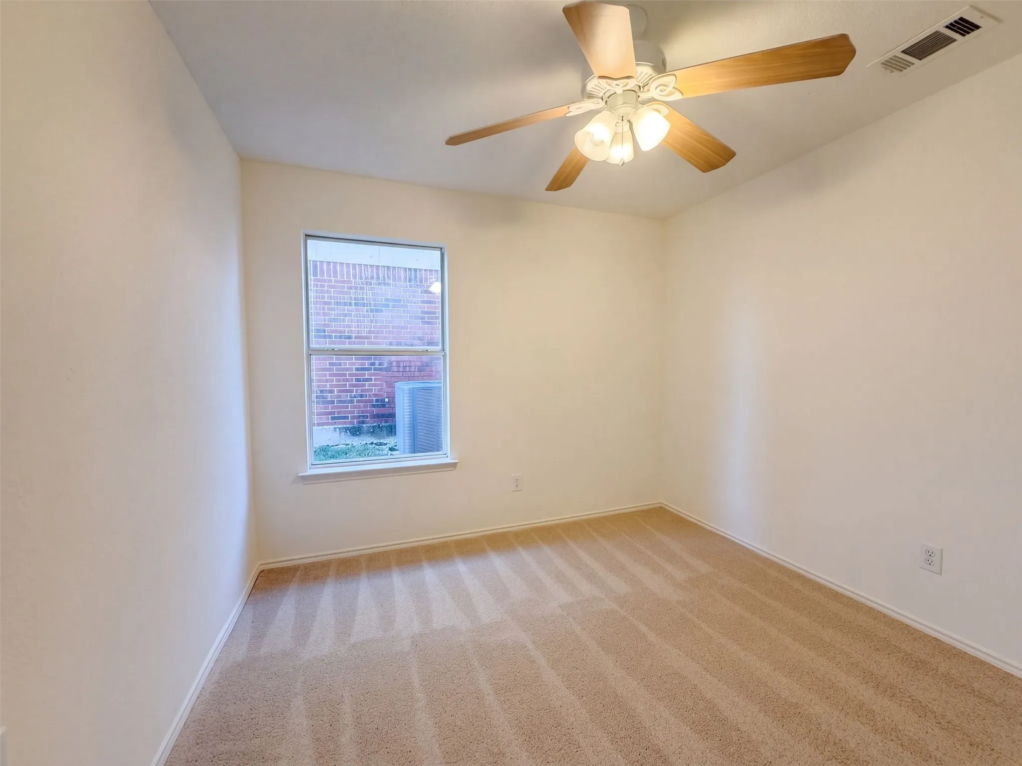 Single Family Residence For Sale in Tarrant County , 6704 Pony Express Trail, Arlington, Texas 76002, 3 Bedroom, 2 Bathroom, 2 Garage spaces, 1,382 Sqft, built in 2000, mls#21407673, Real Estate Agent in Arlington, Homes For Sale in Tarrant county, Homes For Sale in Arlington, Realtor in Arlington Texas, Real Estate Brokerage Independent Realty Texas, Luminita Cordes Realtor