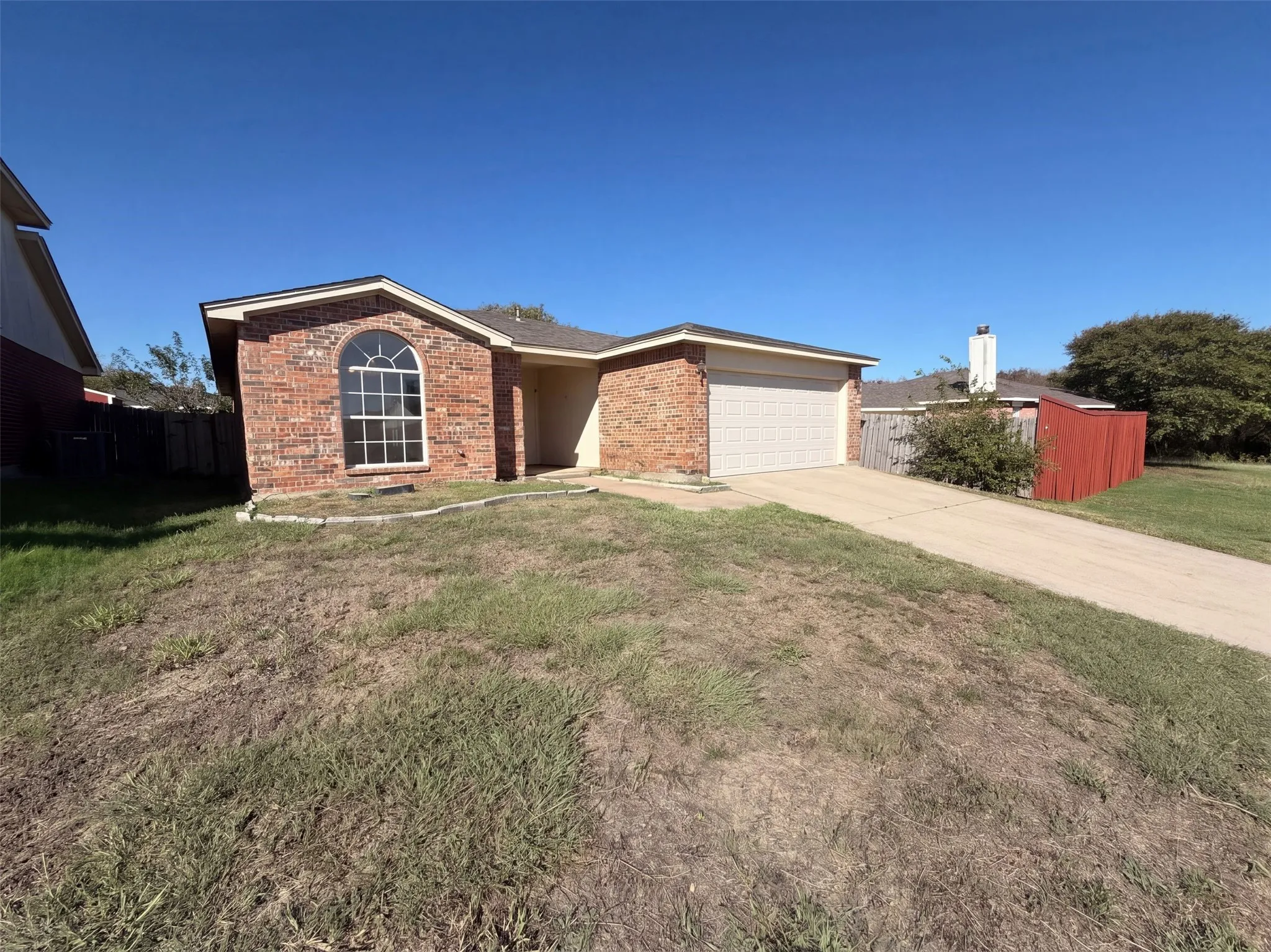 Single Family Residence For Sale in Tarrant County , 6704 Pony Express Trail, Arlington, Texas 76002, 3 Bedroom, 2 Bathroom, 2 Garage spaces, 1,382 Sqft, built in 2000, mls#21407673, Real Estate Agent in Arlington, Homes For Sale in Tarrant county, Homes For Sale in Arlington, Realtor in Arlington Texas, Real Estate Brokerage Independent Realty Texas, Luminita Cordes Realtor