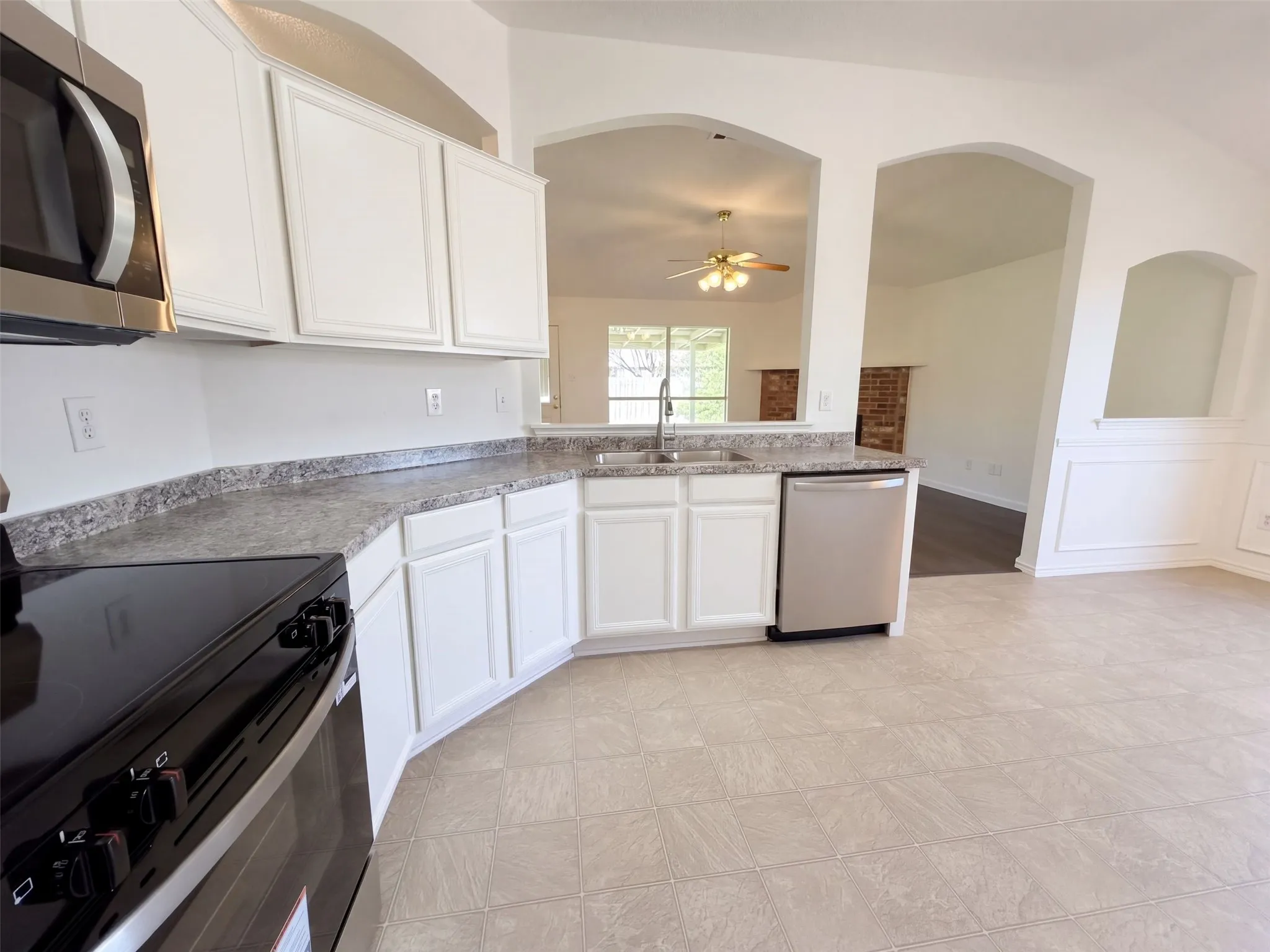 Single Family Residence For Sale in Tarrant County , 6704 Pony Express Trail, Arlington, Texas 76002, 3 Bedroom, 2 Bathroom, 2 Garage spaces, 1,382 Sqft, built in 2000, mls#21407673, Real Estate Agent in Arlington, Homes For Sale in Tarrant county, Homes For Sale in Arlington, Realtor in Arlington Texas, Real Estate Brokerage Independent Realty Texas, Luminita Cordes Realtor