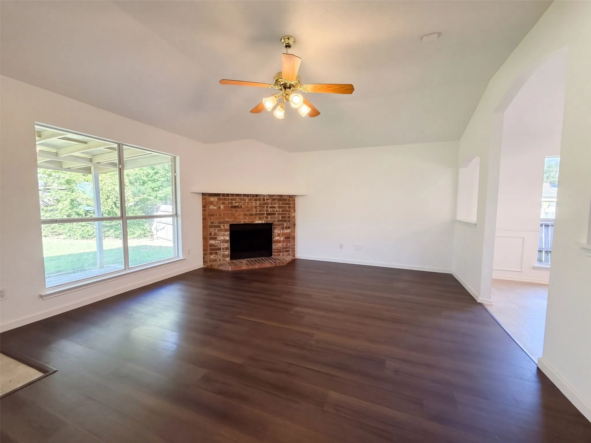 Single Family Residence For Sale in Tarrant County , 6704 Pony Express Trail, Arlington, Texas 76002, 3 Bedroom, 2 Bathroom, 2 Garage spaces, 1,382 Sqft, built in 2000, mls#21407673, Real Estate Agent in Arlington, Homes For Sale in Tarrant county, Homes For Sale in Arlington, Realtor in Arlington Texas, Real Estate Brokerage Independent Realty Texas, Luminita Cordes Realtor