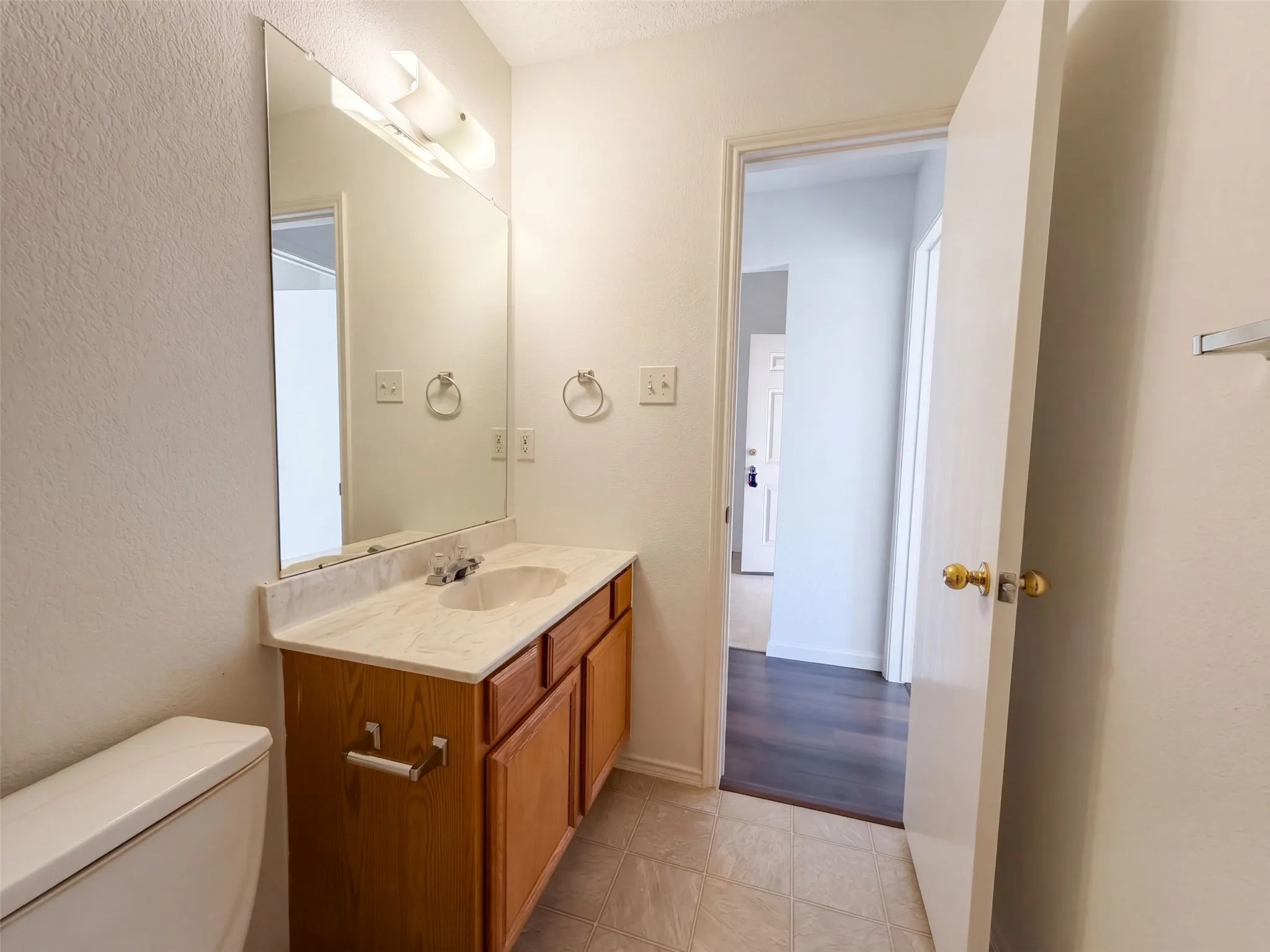 Single Family Residence For Sale in Tarrant County , 6704 Pony Express Trail, Arlington, Texas 76002, 3 Bedroom, 2 Bathroom, 2 Garage spaces, 1,382 Sqft, built in 2000, mls#21407673, Real Estate Agent in Arlington, Homes For Sale in Tarrant county, Homes For Sale in Arlington, Realtor in Arlington Texas, Real Estate Brokerage Independent Realty Texas, Luminita Cordes Realtor