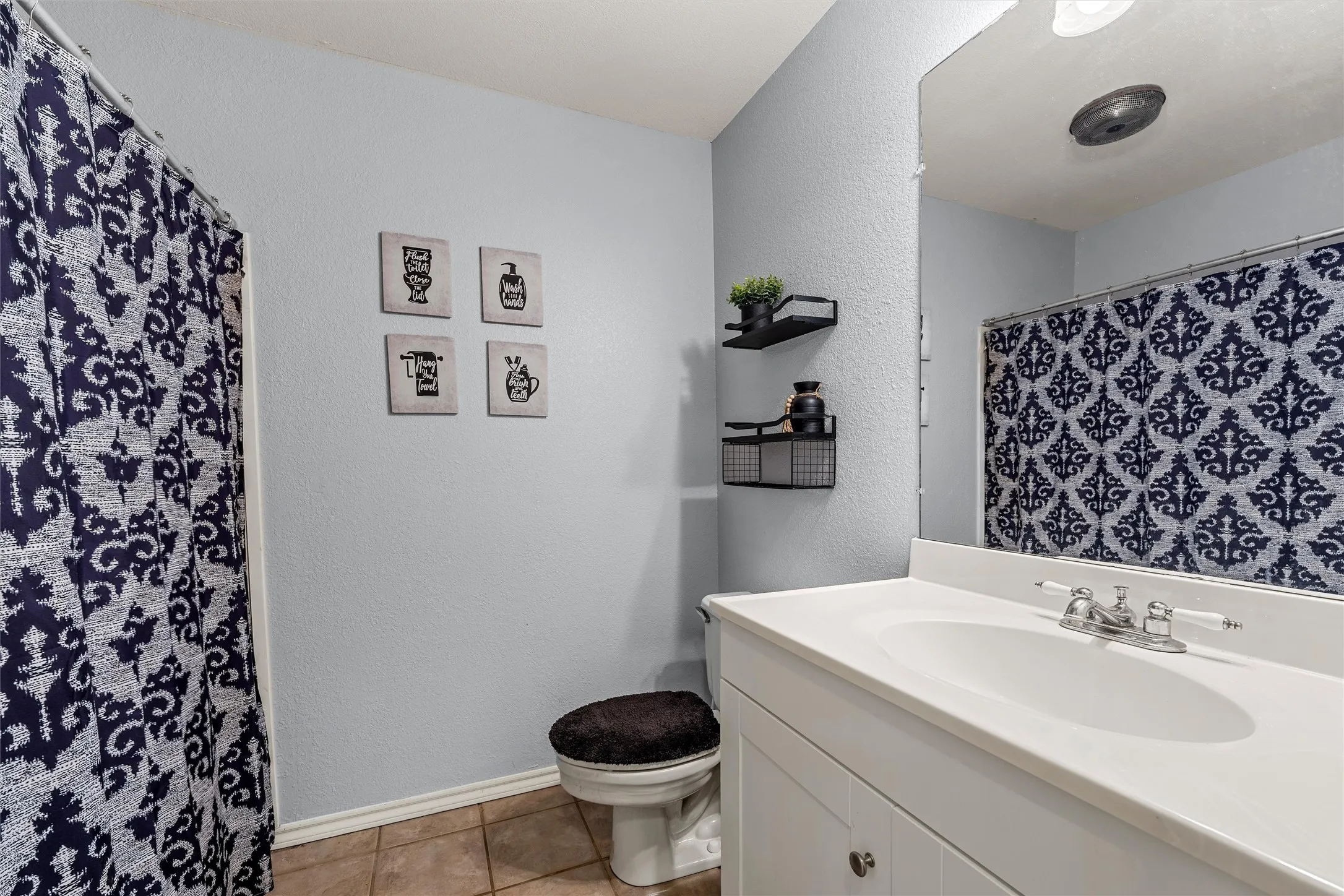 Single Family Residence For Sale in Mc Lennan County , 926 Rolling Hills Drive, Hewitt, Texas 76643, 3 Bedroom, 2 Bathroom, 2 Garage spaces, 1,532 Sqft, built in 1976, mls#21407224, Real Estate Agent in Hewitt, Homes For Sale in Mc Lennan county, Homes For Sale in Hewitt, Realtor in Hewitt Texas, Real Estate Brokerage Independent Realty Texas, Luminita Cordes Realtor