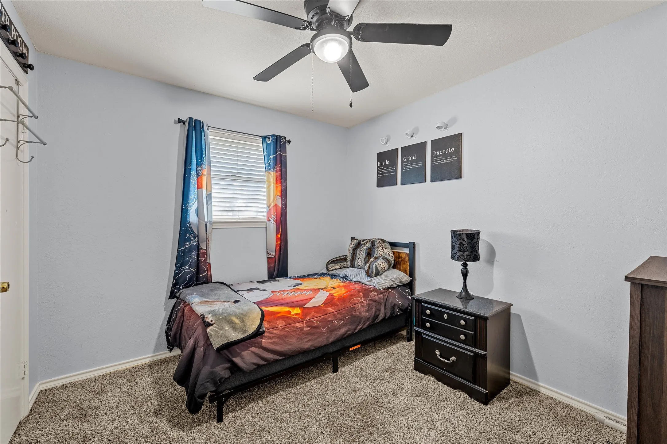 Single Family Residence For Sale in Mc Lennan County , 926 Rolling Hills Drive, Hewitt, Texas 76643, 3 Bedroom, 2 Bathroom, 2 Garage spaces, 1,532 Sqft, built in 1976, mls#21407224, Real Estate Agent in Hewitt, Homes For Sale in Mc Lennan county, Homes For Sale in Hewitt, Realtor in Hewitt Texas, Real Estate Brokerage Independent Realty Texas, Luminita Cordes Realtor