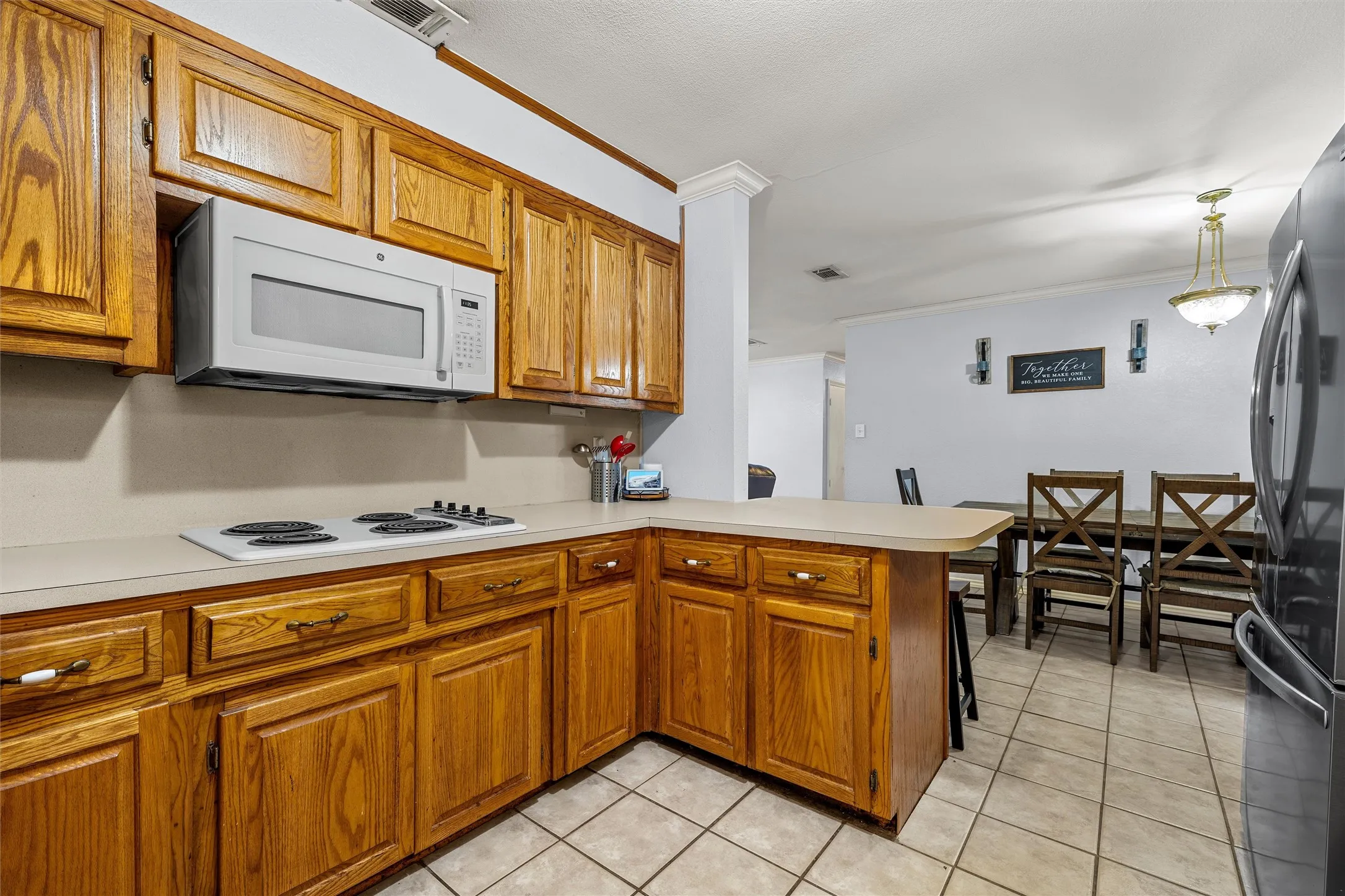 Single Family Residence For Sale in Mc Lennan County , 926 Rolling Hills Drive, Hewitt, Texas 76643, 3 Bedroom, 2 Bathroom, 2 Garage spaces, 1,532 Sqft, built in 1976, mls#21407224, Real Estate Agent in Hewitt, Homes For Sale in Mc Lennan county, Homes For Sale in Hewitt, Realtor in Hewitt Texas, Real Estate Brokerage Independent Realty Texas, Luminita Cordes Realtor