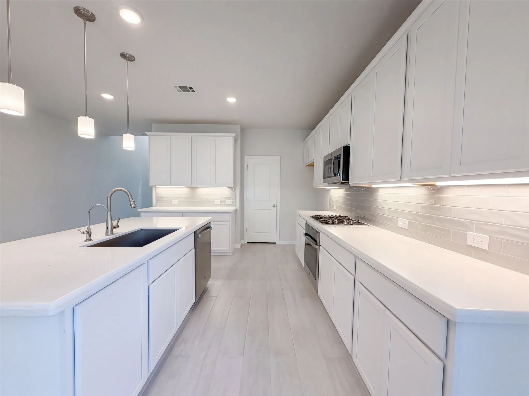 Single Family Residence For Sale in Denton County , 3704 Bluestem Boulevard, Argyle, Texas 76226, 5 Bedroom, 4 Bathroom, 2 Garage spaces, 3,409 Sqft, built in 2022, mls#21407650, Real Estate Agent in Argyle, Homes For Sale in Denton county, Homes For Sale in Argyle, Realtor in Argyle Texas, Real Estate Brokerage Independent Realty Texas, Luminita Cordes Realtor