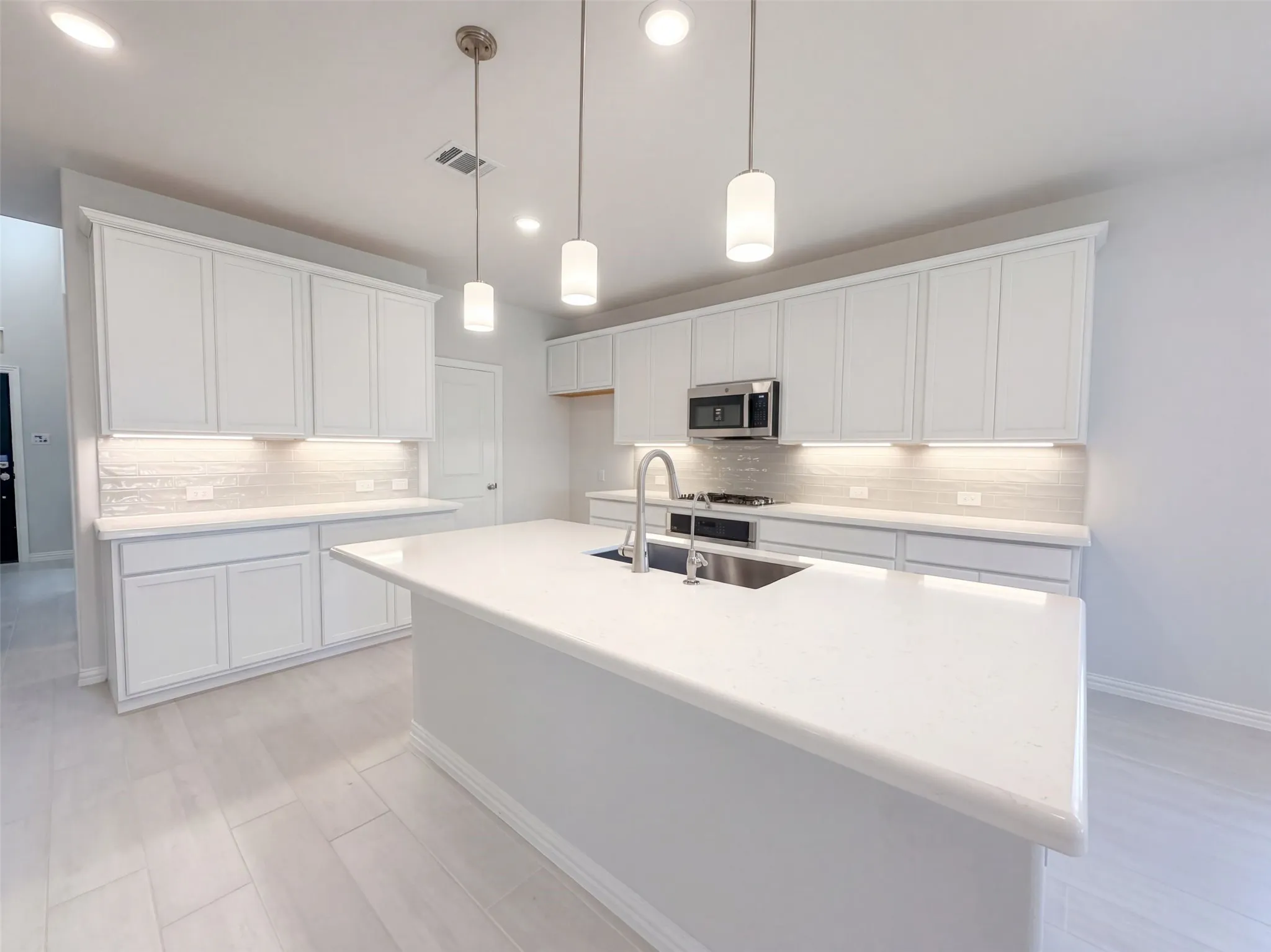 Single Family Residence For Sale in Denton County , 3704 Bluestem Boulevard, Argyle, Texas 76226, 5 Bedroom, 4 Bathroom, 2 Garage spaces, 3,409 Sqft, built in 2022, mls#21407650, Real Estate Agent in Argyle, Homes For Sale in Denton county, Homes For Sale in Argyle, Realtor in Argyle Texas, Real Estate Brokerage Independent Realty Texas, Luminita Cordes Realtor