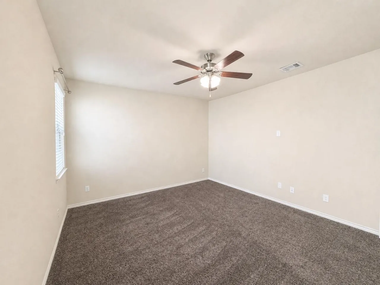Single Family Residence For Rent in Denton County , 2265 Barx Drive, Little Elm, Texas 75068, 3 Bedroom, 2 Bathroom, 2 Garage spaces, 1,587 Sqft, built in 2017, mls#21405769, Real Estate Agent in Little Elm, Homes For Rent in Denton county, Homes For Rent in Little Elm, Realtor in Little Elm Texas, Real Estate Brokerage Independent Realty Texas, Luminita Cordes Realtor
