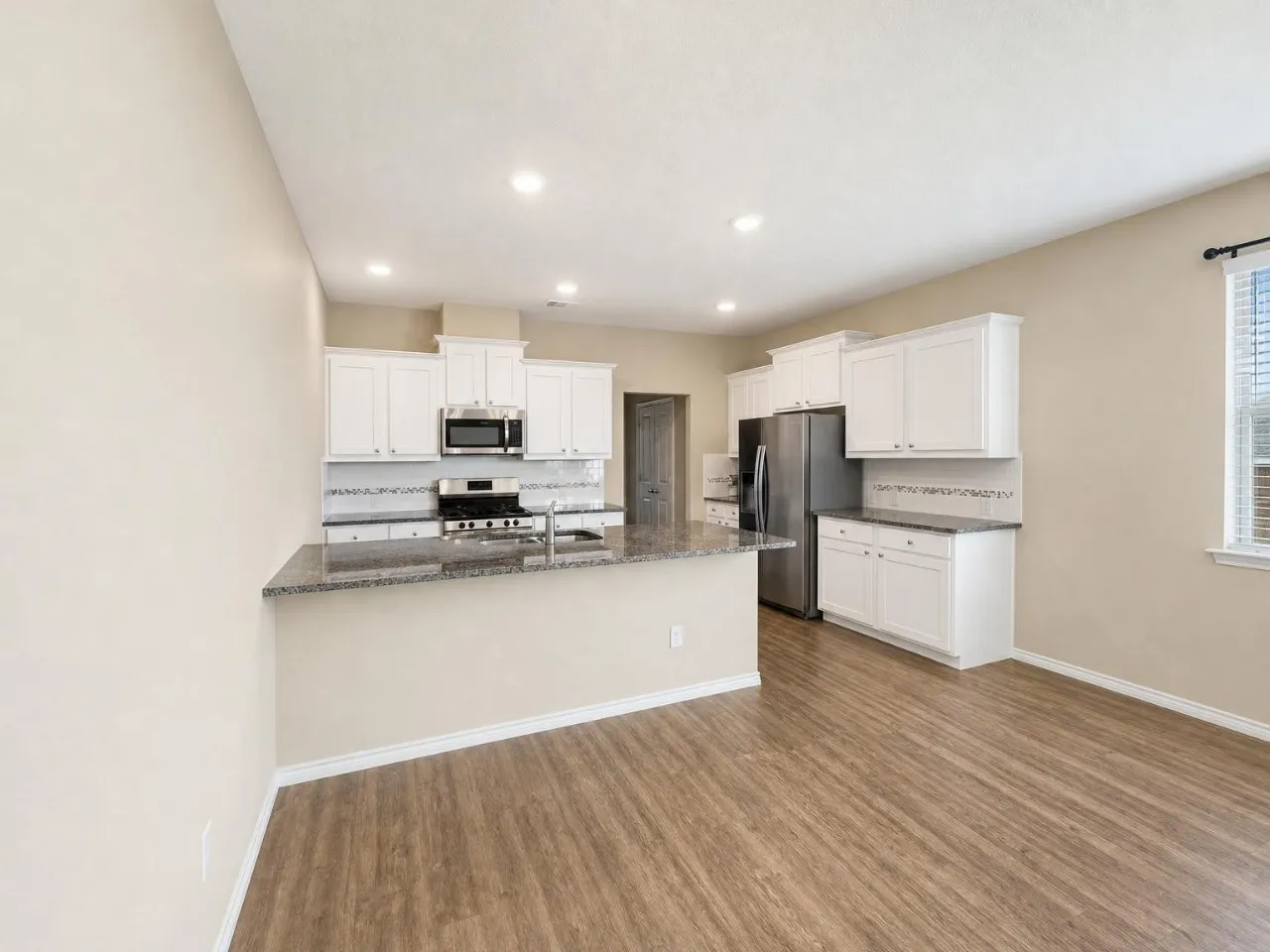 Single Family Residence For Rent in Denton County , 2265 Barx Drive, Little Elm, Texas 75068, 3 Bedroom, 2 Bathroom, 2 Garage spaces, 1,587 Sqft, built in 2017, mls#21405769, Real Estate Agent in Little Elm, Homes For Rent in Denton county, Homes For Rent in Little Elm, Realtor in Little Elm Texas, Real Estate Brokerage Independent Realty Texas, Luminita Cordes Realtor