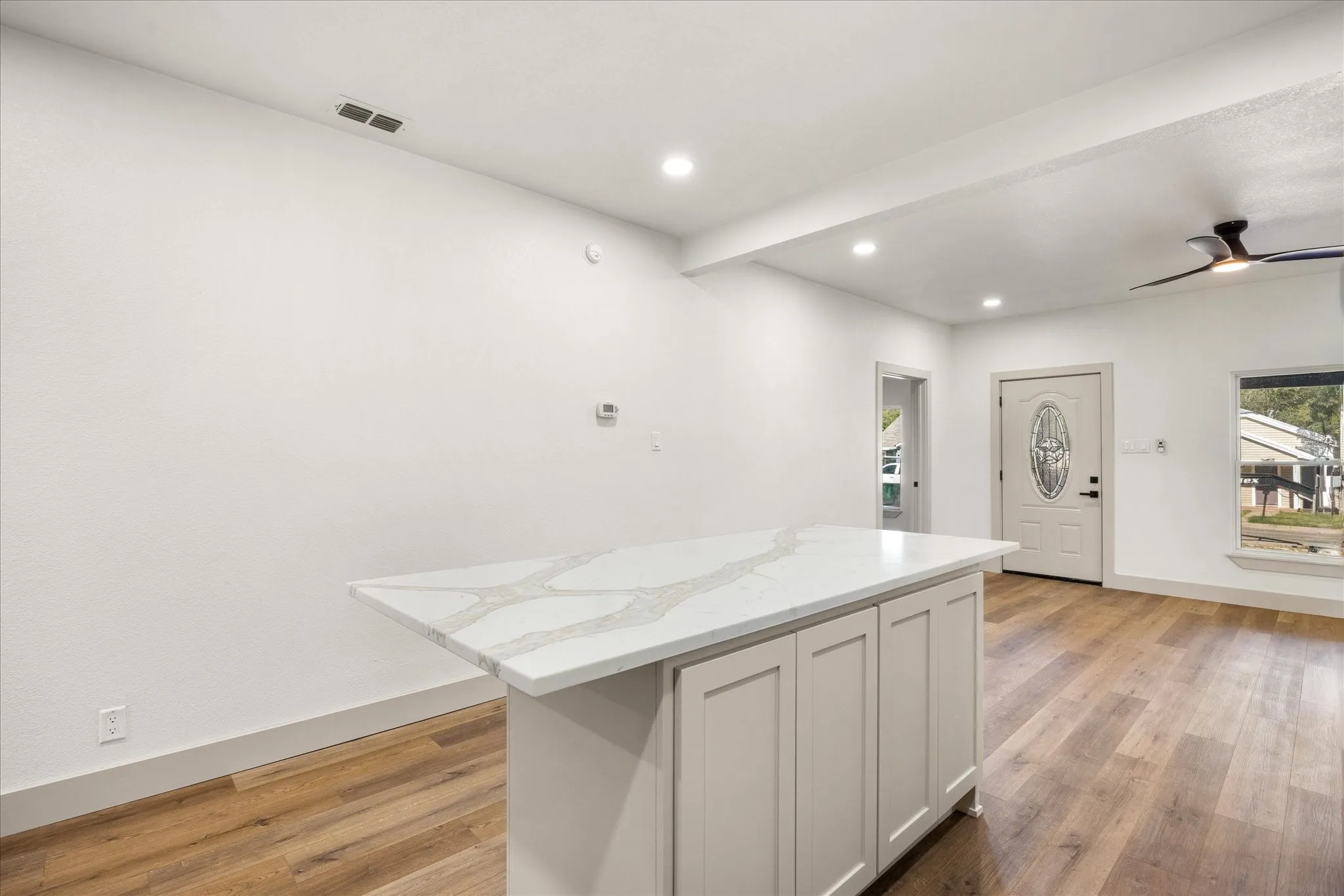 Single Family Residence For Sale in Erath County , 1022 W Green Street, Stephenville, Texas 76401, 3 Bedroom, 2 Bathroom, Garage spaces, 1,429 Sqft, built in 1930, mls#21407239, Real Estate Agent in Stephenville, Homes For Sale in Erath county, Homes For Sale in Stephenville, Realtor in Stephenville Texas, Real Estate Brokerage Independent Realty Texas, Luminita Cordes Realtor