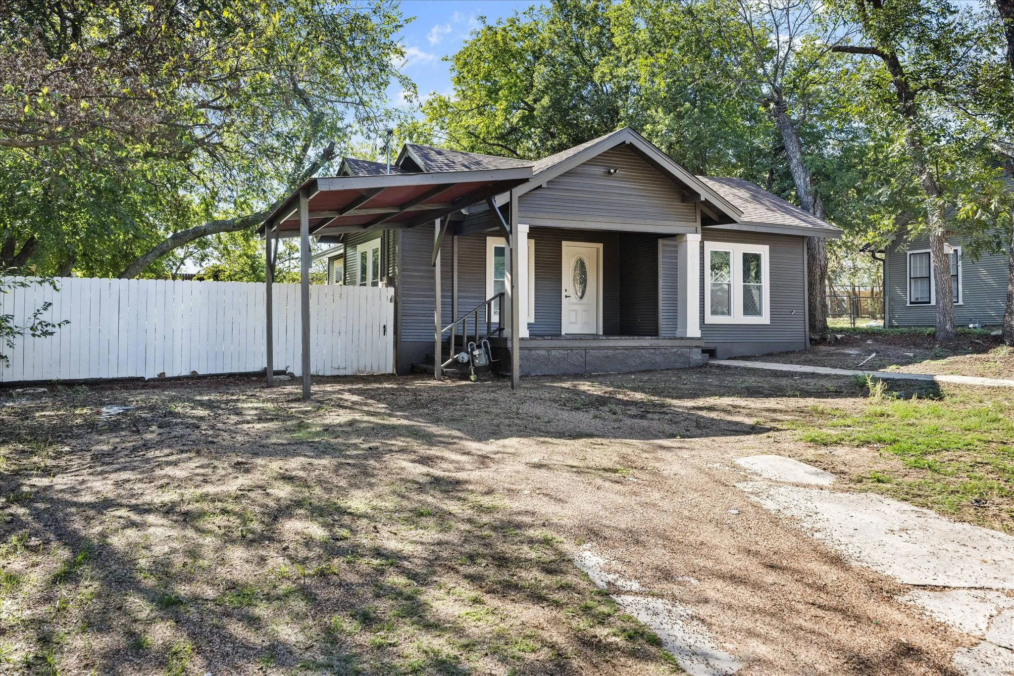 Single Family Residence For Sale in Erath County , 1022 W Green Street, Stephenville, Texas 76401, 3 Bedroom, 2 Bathroom, Garage spaces, 1,429 Sqft, built in 1930, mls#21407239, Real Estate Agent in Stephenville, Homes For Sale in Erath county, Homes For Sale in Stephenville, Realtor in Stephenville Texas, Real Estate Brokerage Independent Realty Texas, Luminita Cordes Realtor