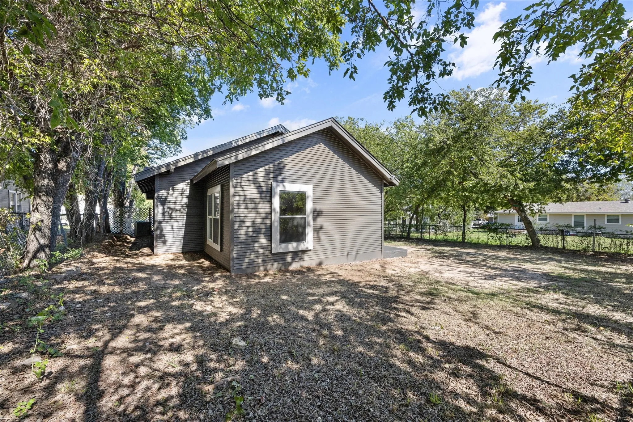 Single Family Residence For Sale in Erath County , 1022 W Green Street, Stephenville, Texas 76401, 3 Bedroom, 2 Bathroom, Garage spaces, 1,429 Sqft, built in 1930, mls#21407239, Real Estate Agent in Stephenville, Homes For Sale in Erath county, Homes For Sale in Stephenville, Realtor in Stephenville Texas, Real Estate Brokerage Independent Realty Texas, Luminita Cordes Realtor