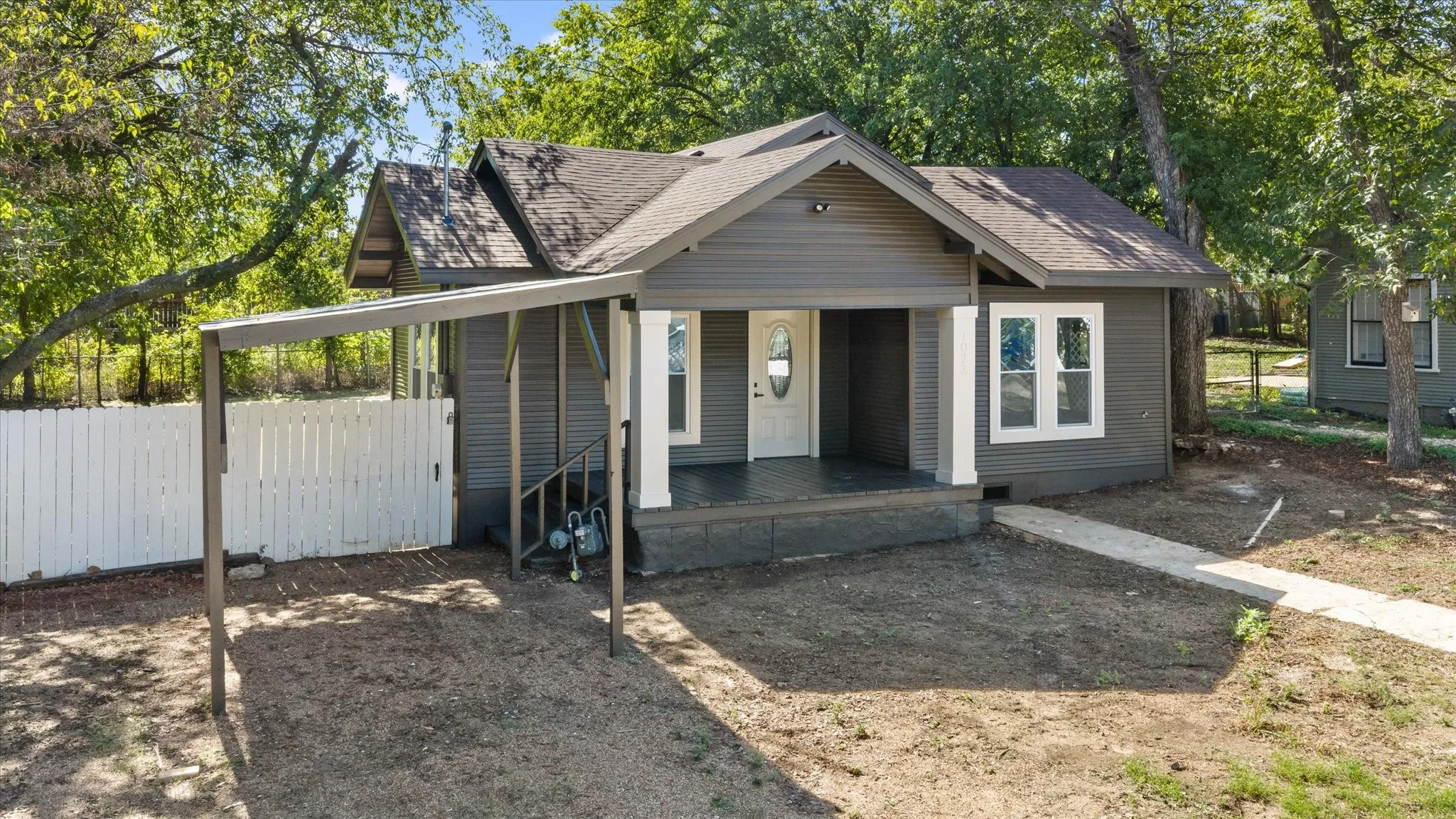 Single Family Residence For Sale in Erath County , 1022 W Green Street, Stephenville, Texas 76401, 3 Bedroom, 2 Bathroom, Garage spaces, 1,429 Sqft, built in 1930, mls#21407239, Real Estate Agent in Stephenville, Homes For Sale in Erath county, Homes For Sale in Stephenville, Realtor in Stephenville Texas, Real Estate Brokerage Independent Realty Texas, Luminita Cordes Realtor