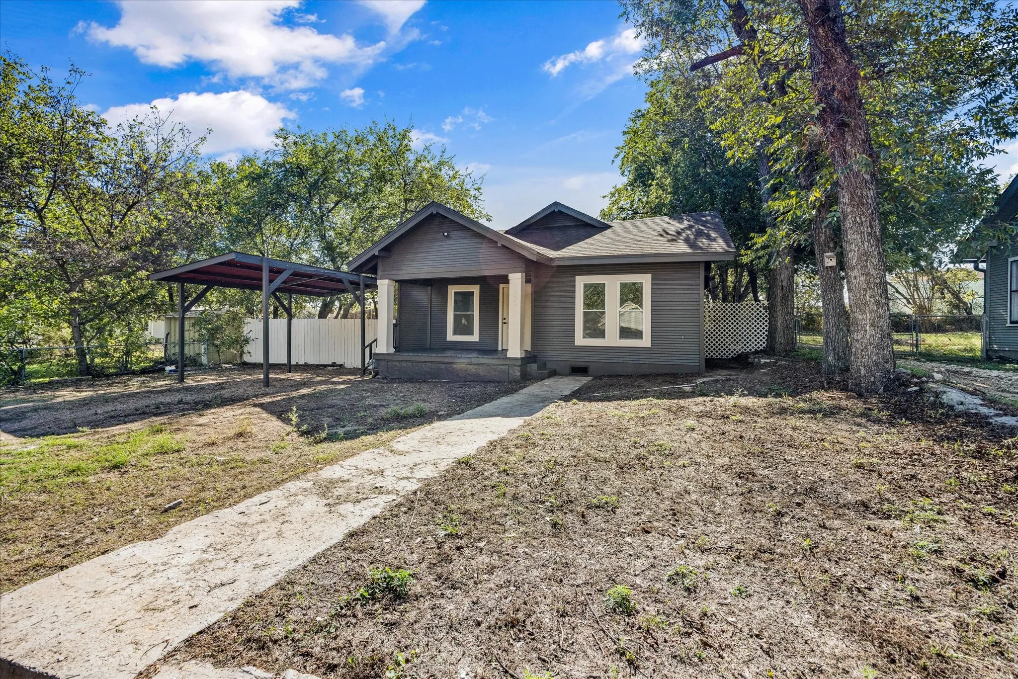 Single Family Residence For Sale in Erath County , 1022 W Green Street, Stephenville, Texas 76401, 3 Bedroom, 2 Bathroom, Garage spaces, 1,429 Sqft, built in 1930, mls#21407239, Real Estate Agent in Stephenville, Homes For Sale in Erath county, Homes For Sale in Stephenville, Realtor in Stephenville Texas, Real Estate Brokerage Independent Realty Texas, Luminita Cordes Realtor