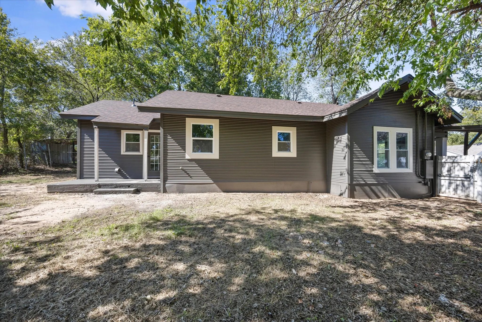 Single Family Residence For Sale in Erath County , 1022 W Green Street, Stephenville, Texas 76401, 3 Bedroom, 2 Bathroom, Garage spaces, 1,429 Sqft, built in 1930, mls#21407239, Real Estate Agent in Stephenville, Homes For Sale in Erath county, Homes For Sale in Stephenville, Realtor in Stephenville Texas, Real Estate Brokerage Independent Realty Texas, Luminita Cordes Realtor