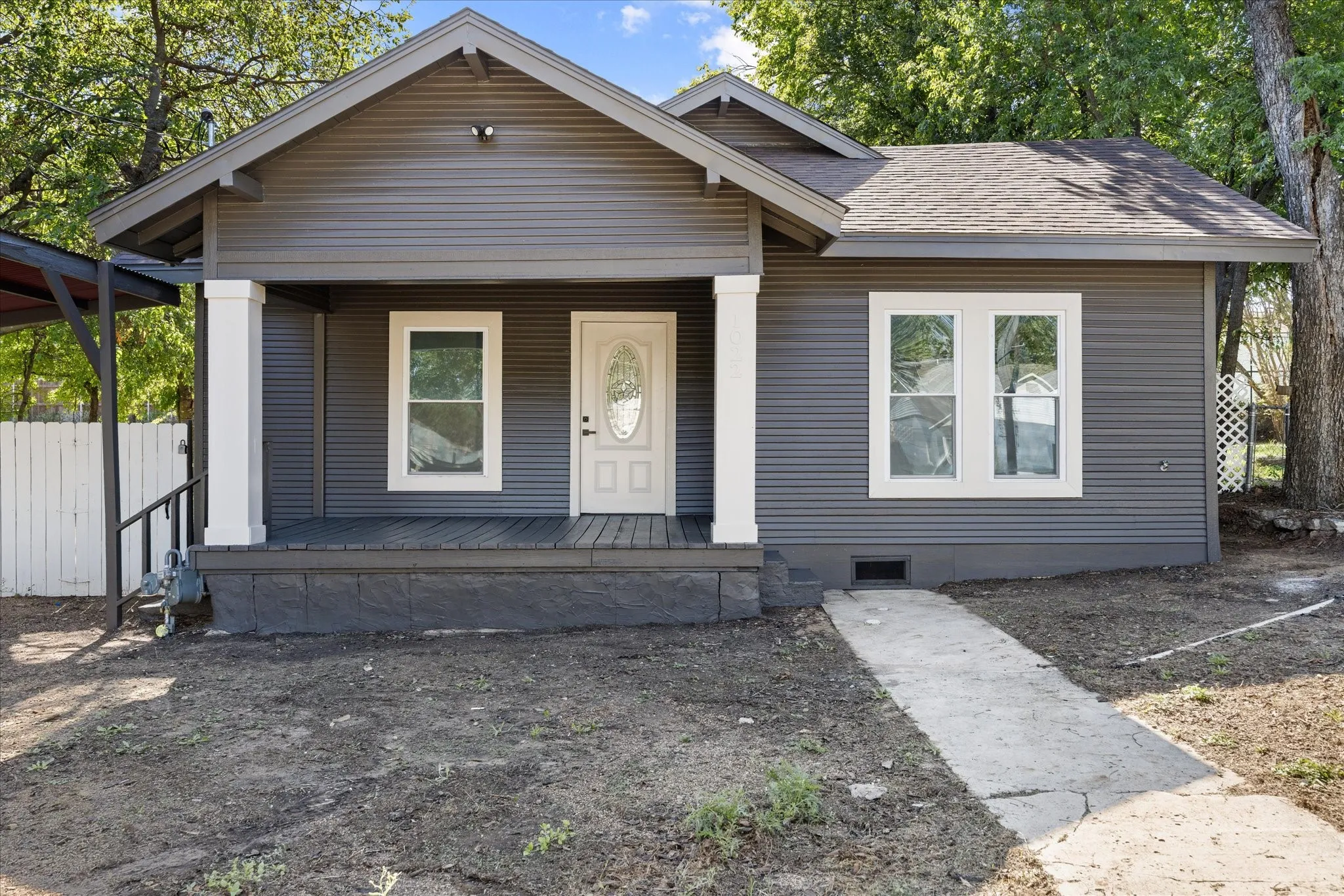 Single Family Residence For Sale in Erath County , 1022 W Green Street, Stephenville, Texas 76401, 3 Bedroom, 2 Bathroom, Garage spaces, 1,429 Sqft, built in 1930, mls#21407239, Real Estate Agent in Stephenville, Homes For Sale in Erath county, Homes For Sale in Stephenville, Realtor in Stephenville Texas, Real Estate Brokerage Independent Realty Texas, Luminita Cordes Realtor