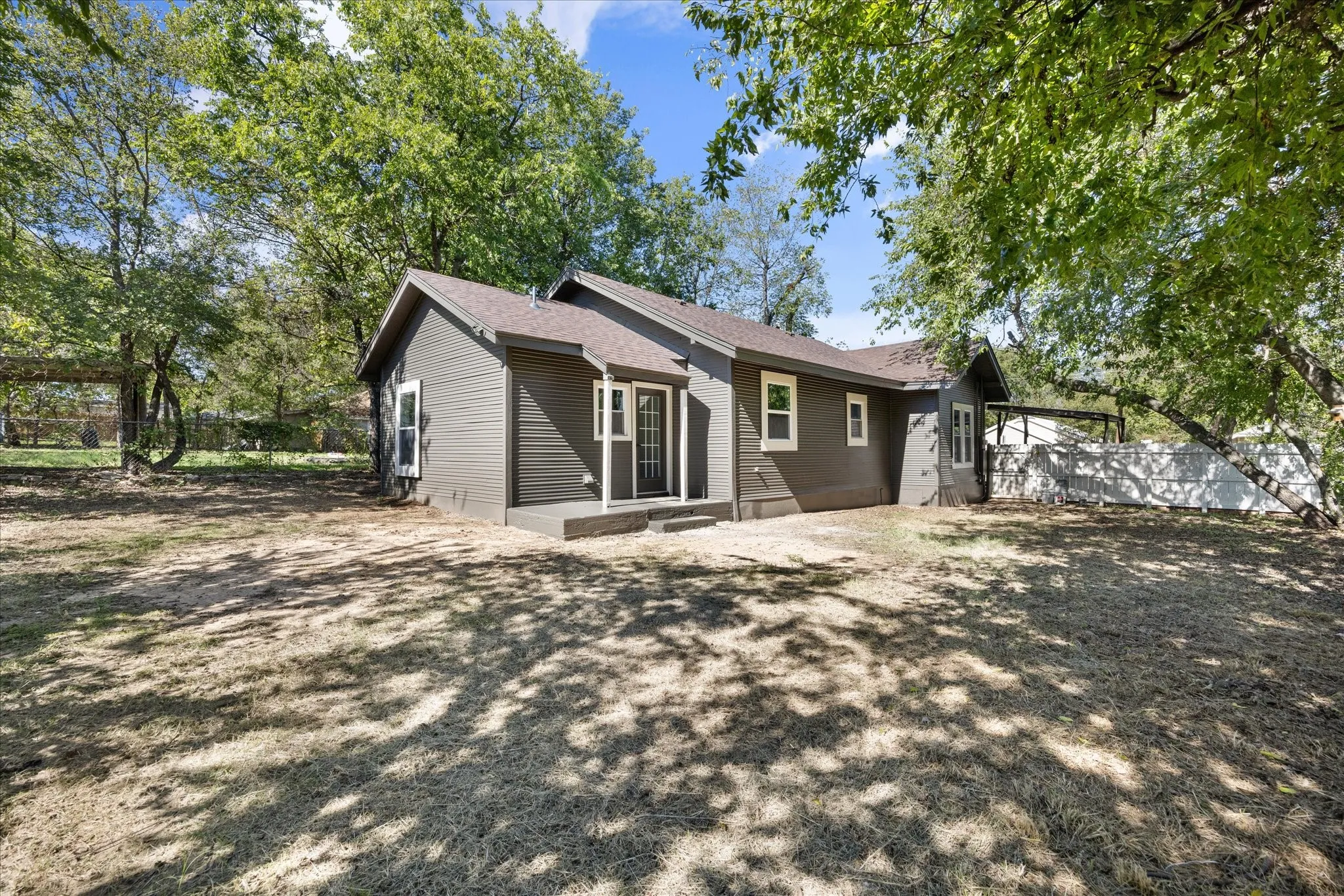 Single Family Residence For Sale in Erath County , 1022 W Green Street, Stephenville, Texas 76401, 3 Bedroom, 2 Bathroom, Garage spaces, 1,429 Sqft, built in 1930, mls#21407239, Real Estate Agent in Stephenville, Homes For Sale in Erath county, Homes For Sale in Stephenville, Realtor in Stephenville Texas, Real Estate Brokerage Independent Realty Texas, Luminita Cordes Realtor