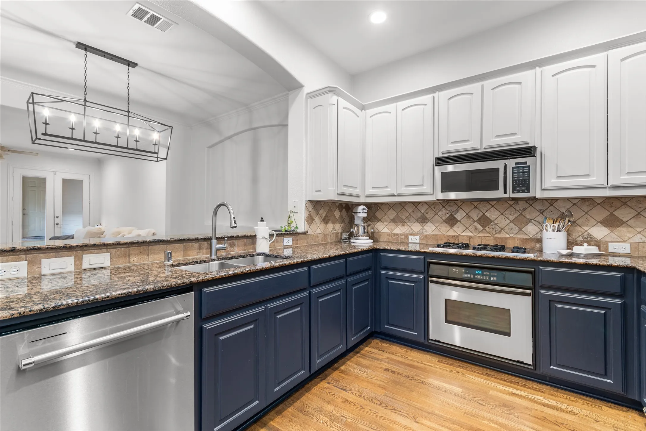 Single Family Residence For Rent in Dallas County , 5639 Ellsworth Avenue, Dallas, Texas 75206, 3 Bedroom, 2 Bathroom, 2 Garage spaces, 2,360 Sqft, built in 2003, mls#21406167, Real Estate Agent in Dallas, Homes For Rent in Dallas county, Homes For Rent in Dallas, Realtor in Dallas Texas, Real Estate Brokerage Independent Realty Texas, Luminita Cordes Realtor